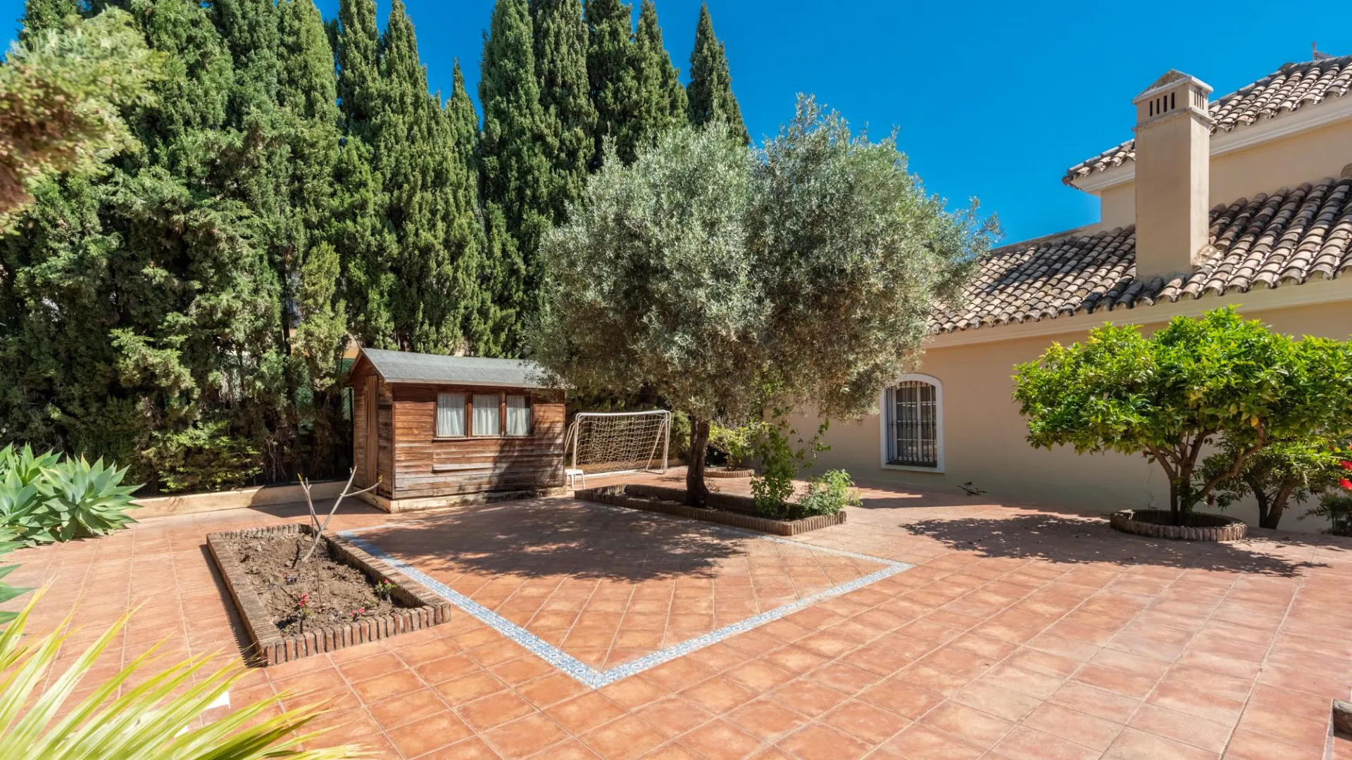Xarblanca 8 bedrooms villa for sale