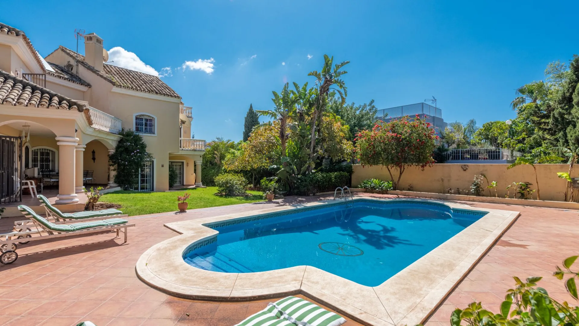 Xarblanca 8 bedrooms villa for sale