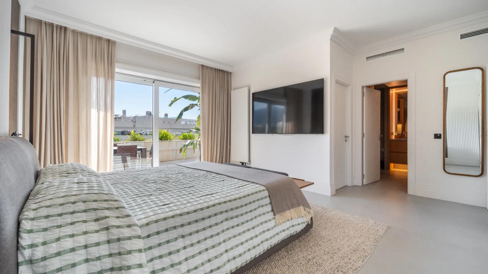 4 bedrooms duplex penthouse in El Embrujo Banús for sale