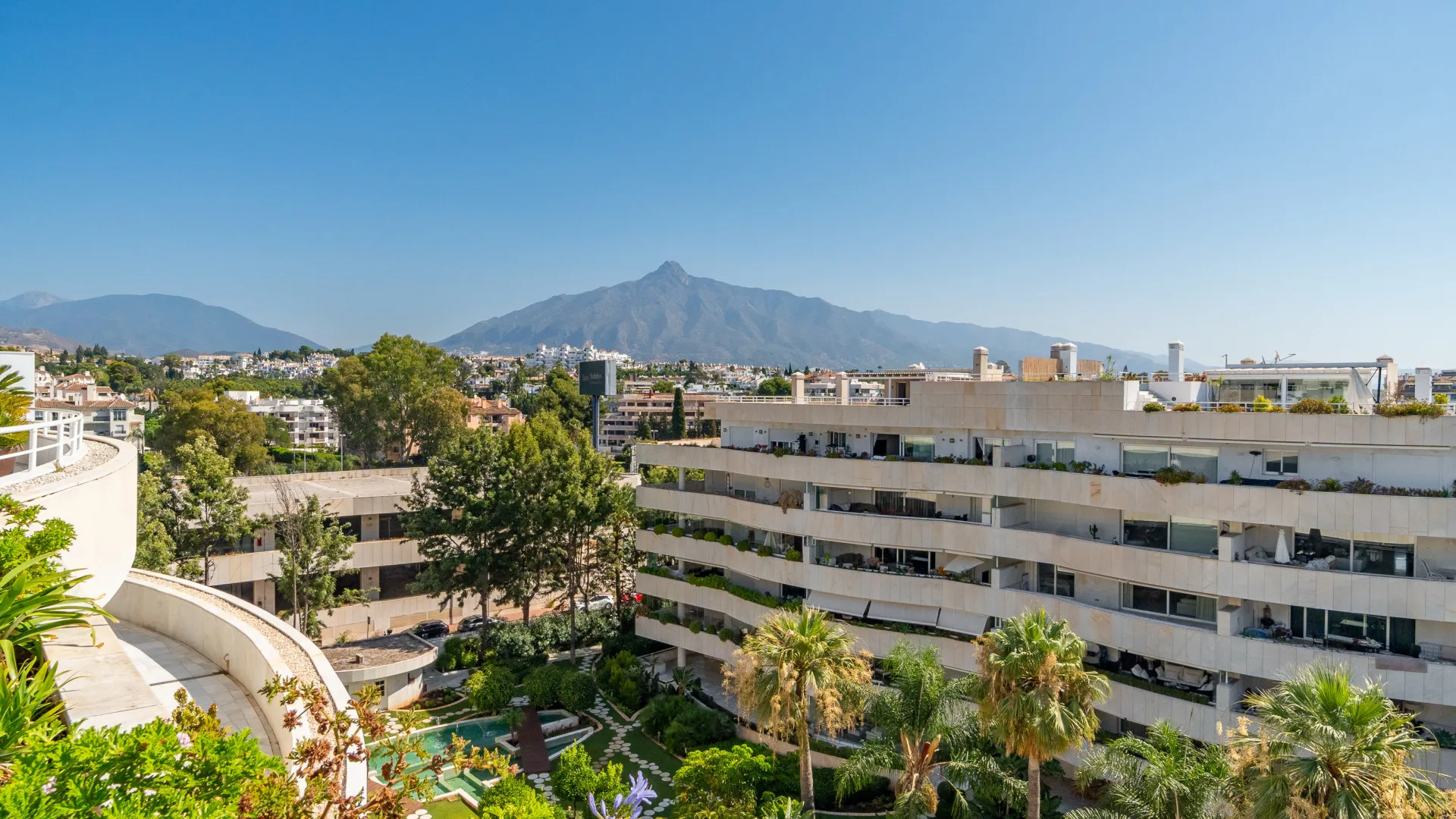 4 bedrooms duplex penthouse in El Embrujo Banús for sale