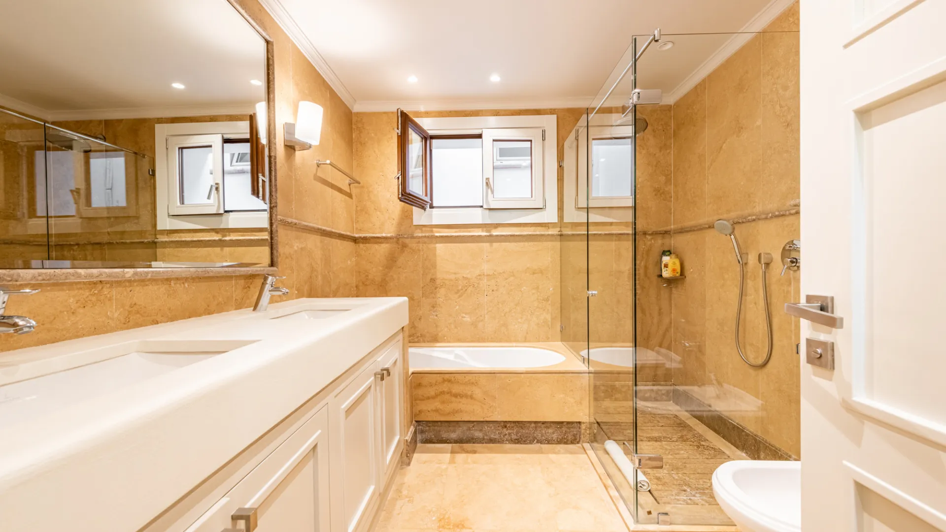 Villa con 15 dormitorios a la venta en Paraiso Alto