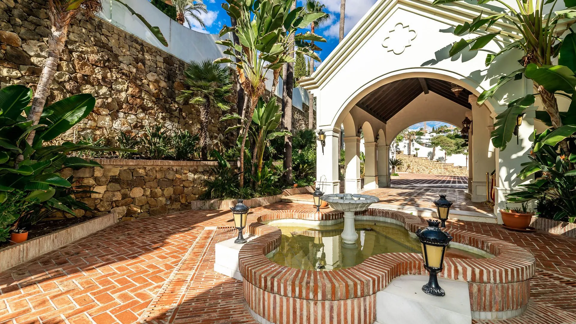 Villa con 15 dormitorios a la venta en Paraiso Alto