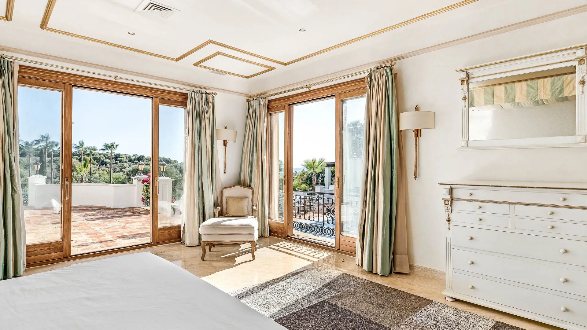 Villa con 15 dormitorios a la venta en Paraiso Alto