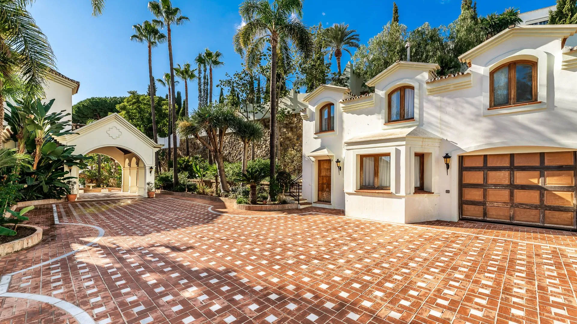 Villa con 15 dormitorios a la venta en Paraiso Alto