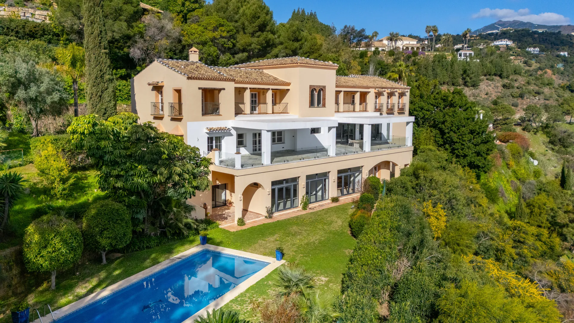 For sale 7 bedrooms villa in El Madroñal