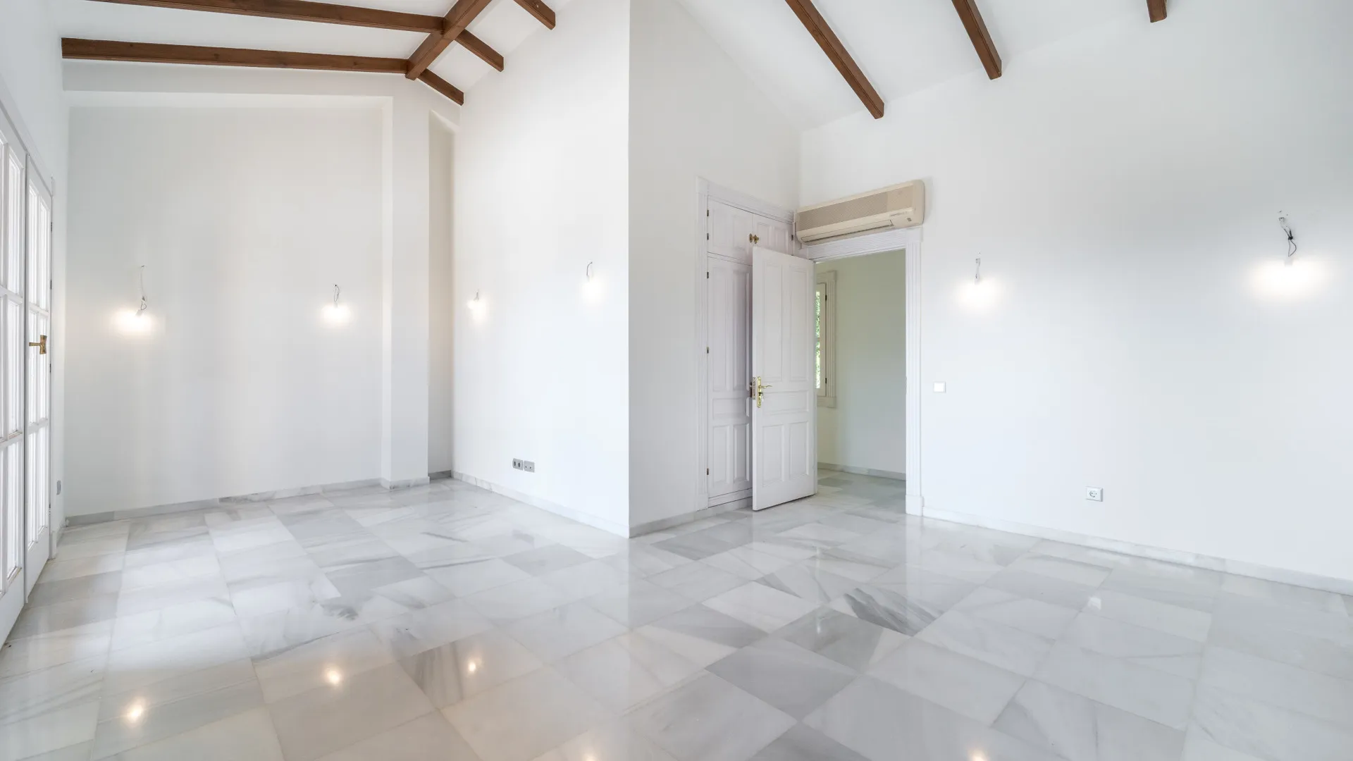 For sale 7 bedrooms villa in El Madroñal