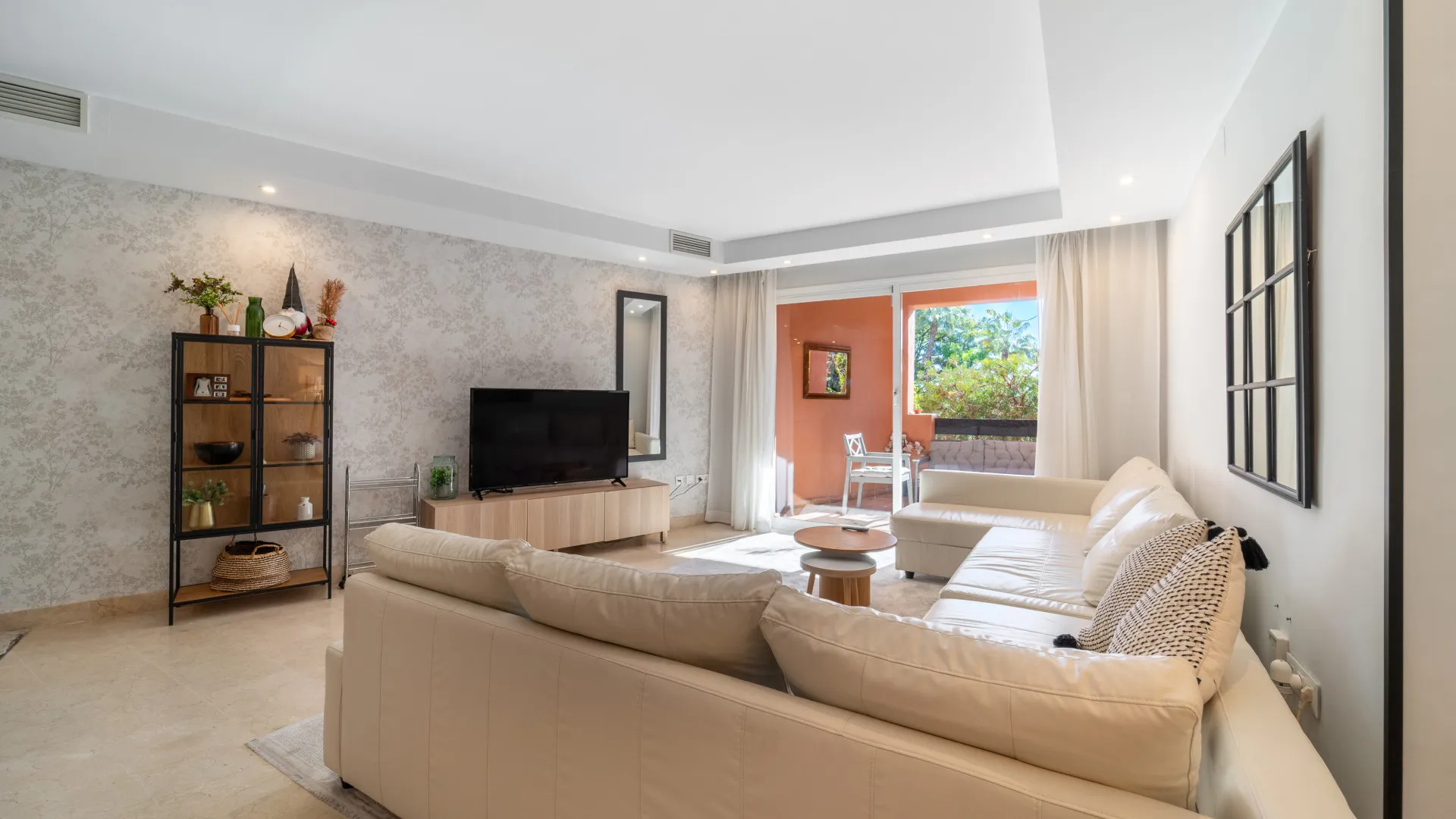 Se vende apartamento planta baja en Oasis de Marbella