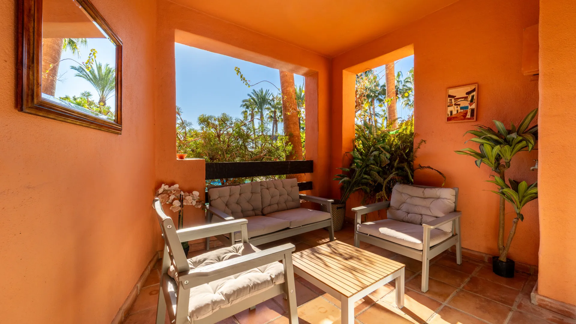 Se vende apartamento planta baja en Oasis de Marbella