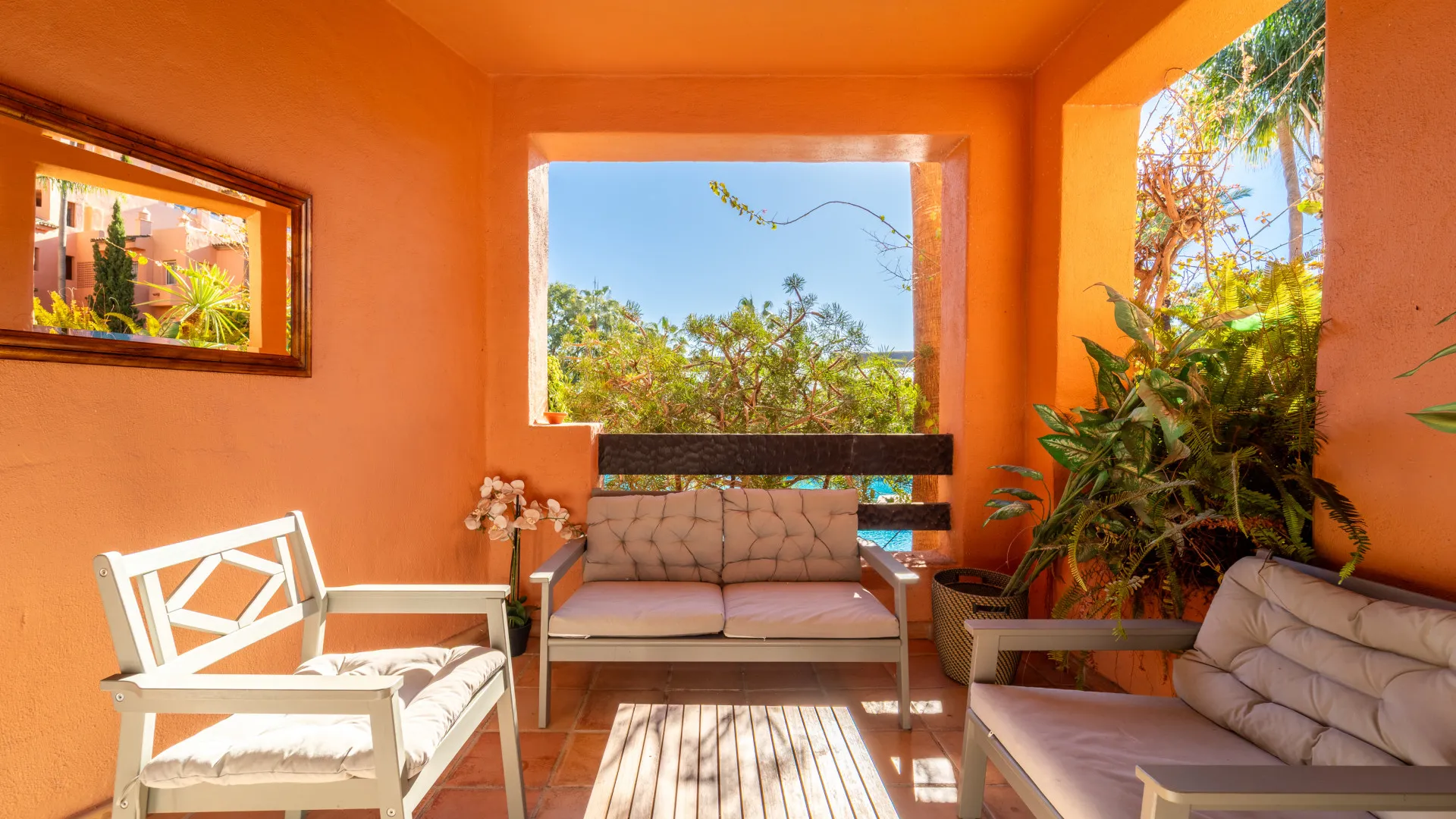 Se vende apartamento planta baja en Oasis de Marbella