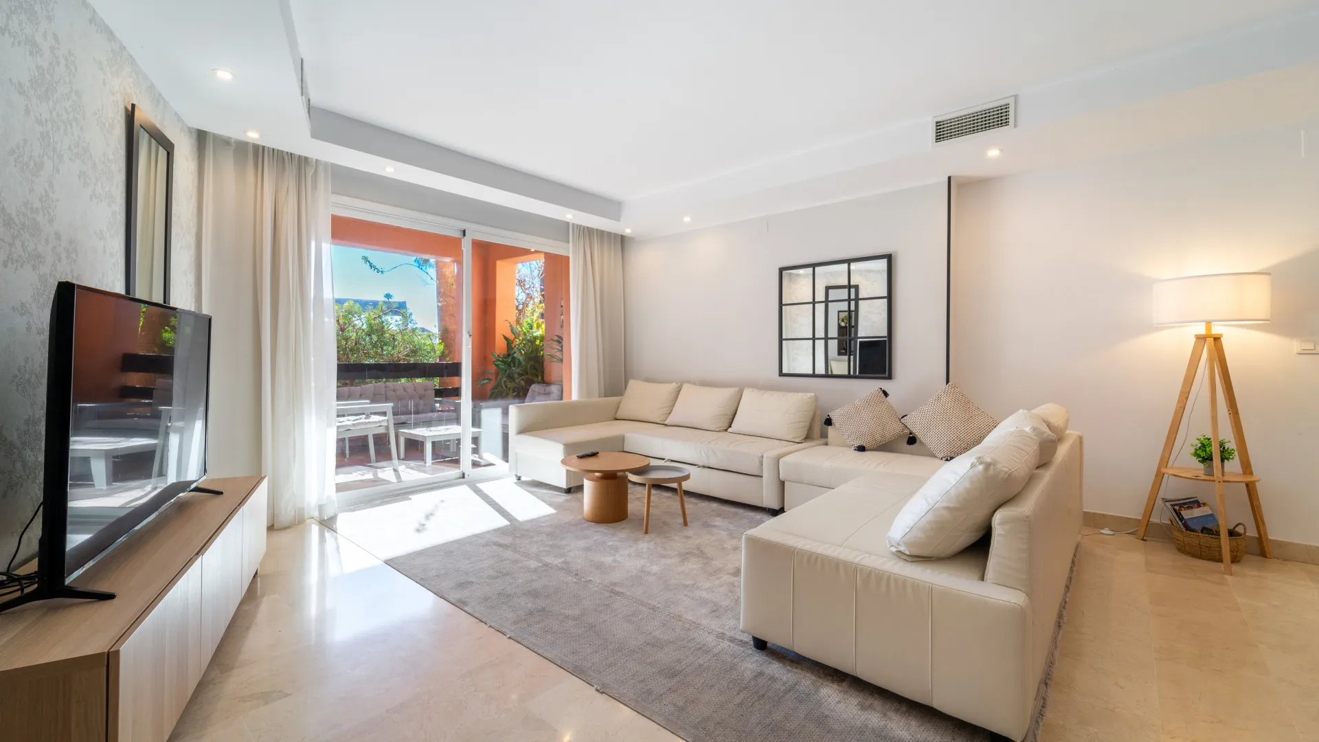 Se vende apartamento planta baja en Oasis de Marbella