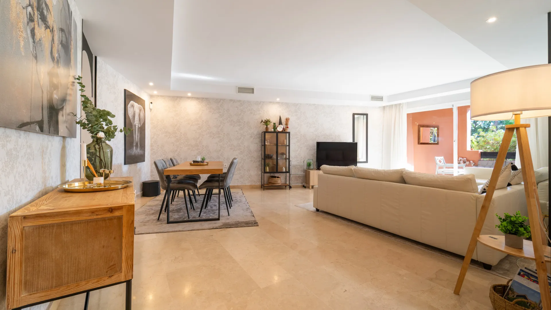 Se vende apartamento planta baja en Oasis de Marbella