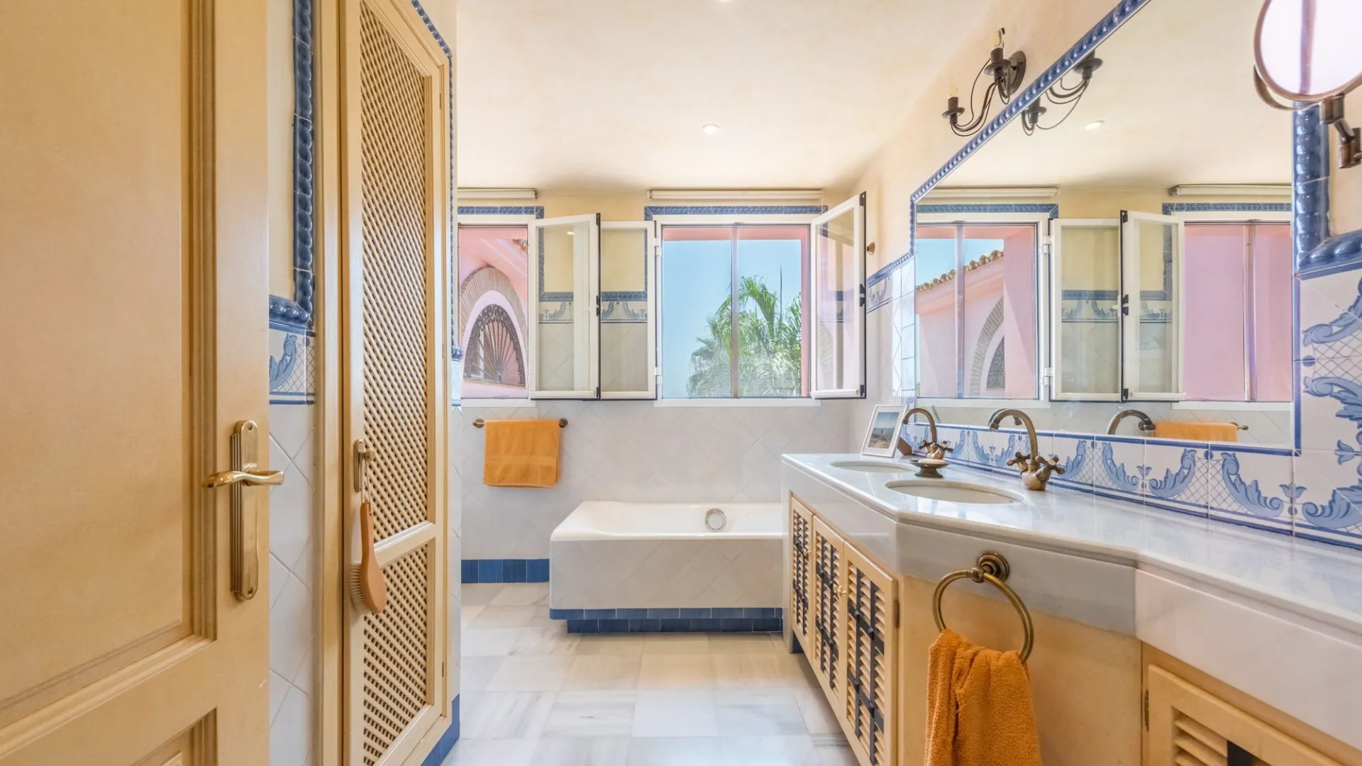 Villa for sale in Los Almendros