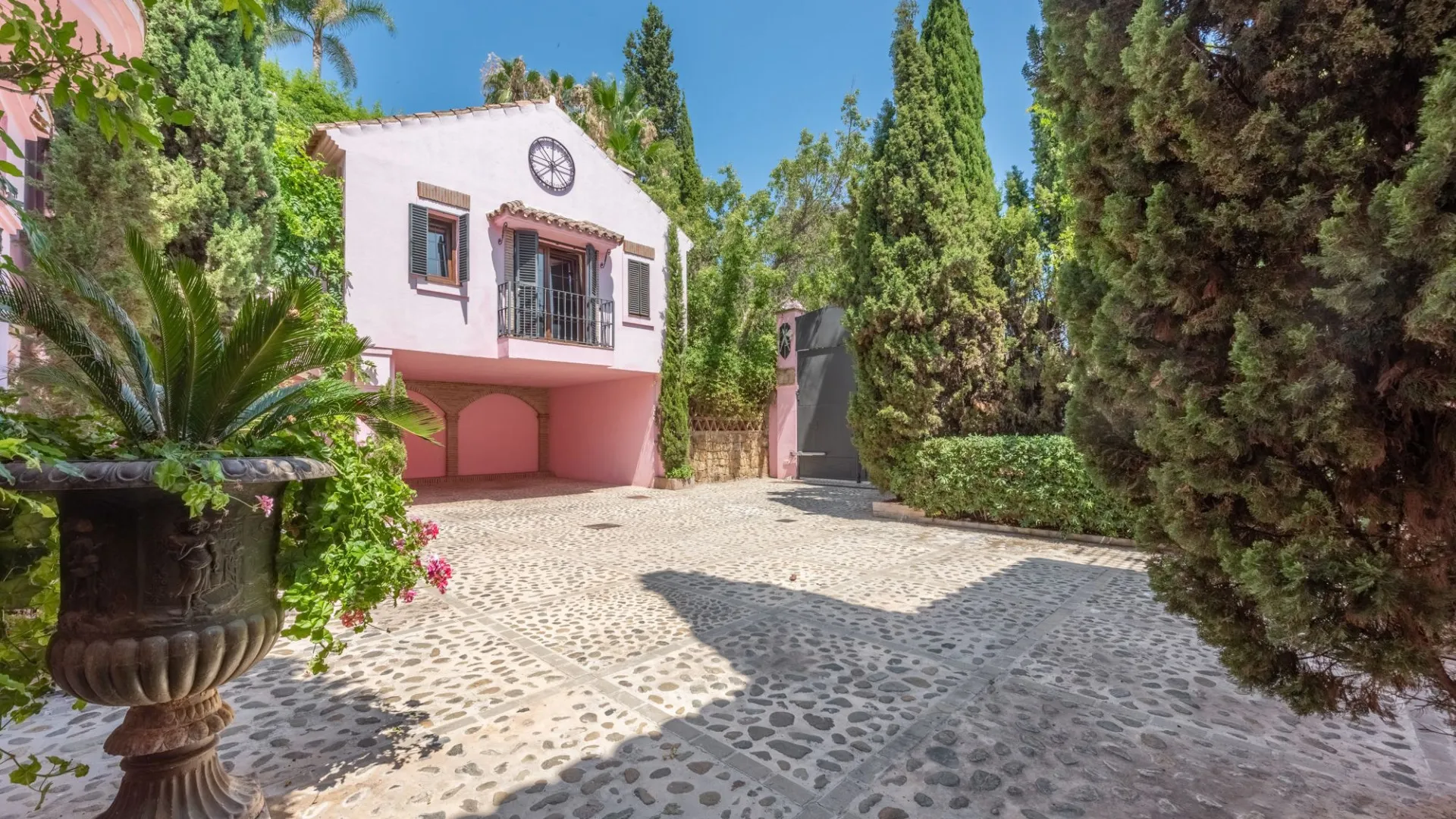 Villa for sale in Los Almendros