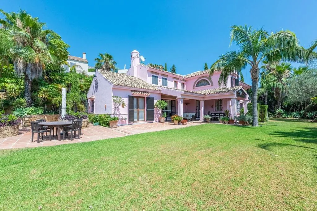 Villa for sale in Los Almendros