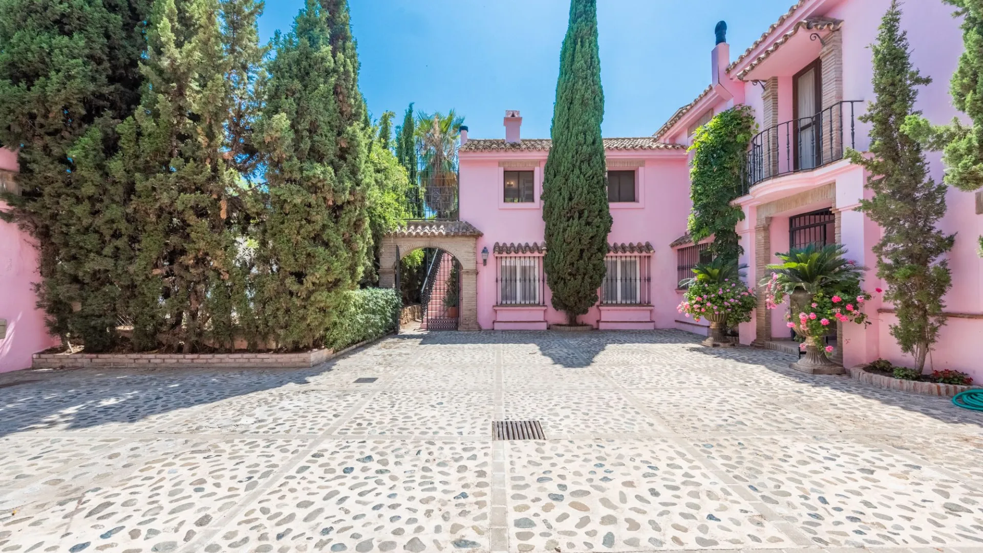 Villa for sale in Los Almendros