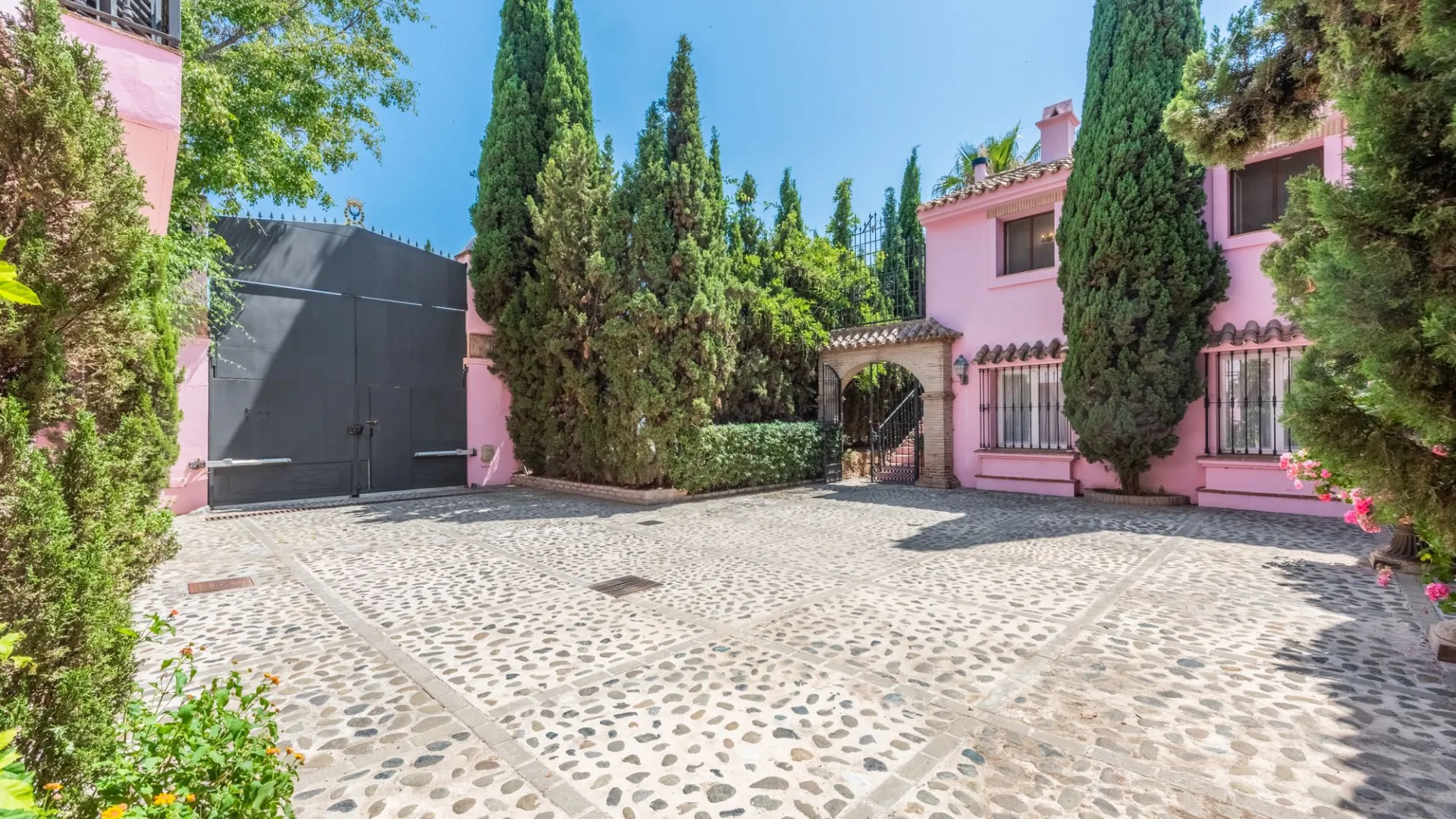 Villa for sale in Los Almendros