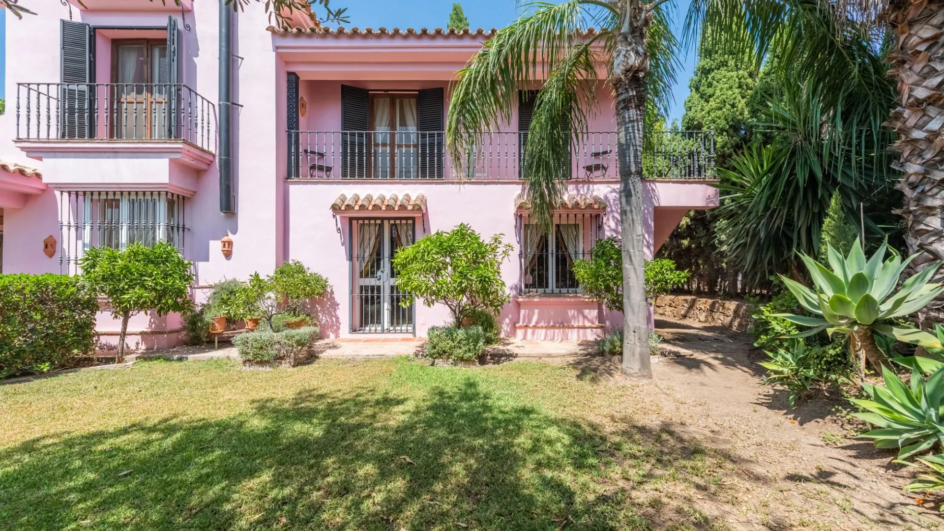 Villa for sale in Los Almendros