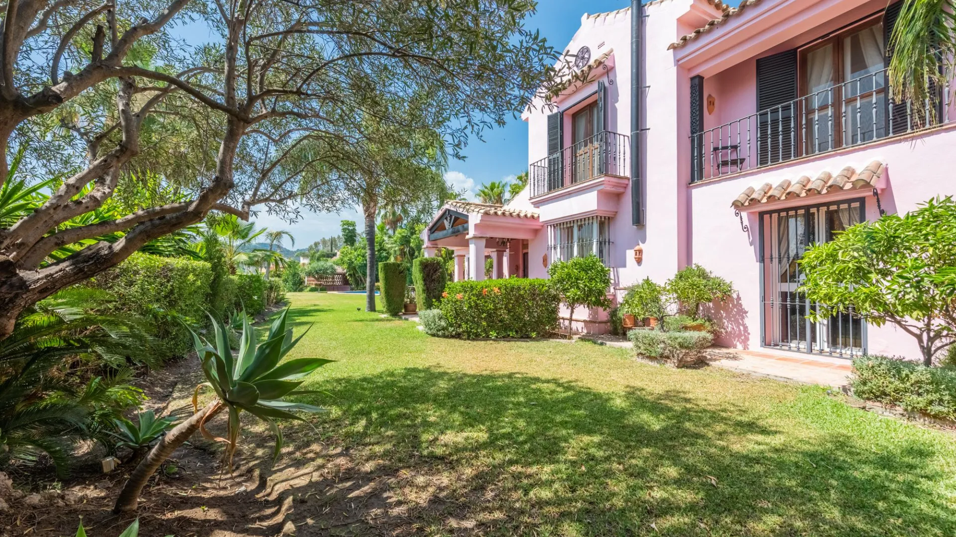 Villa for sale in Los Almendros
