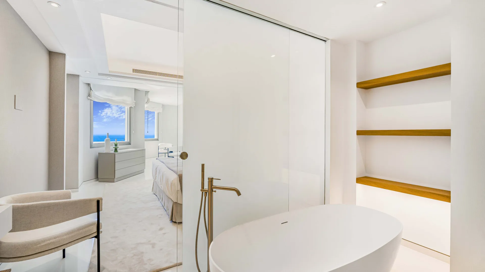 Buy apartment with 4 bedrooms in Gray D'Albion