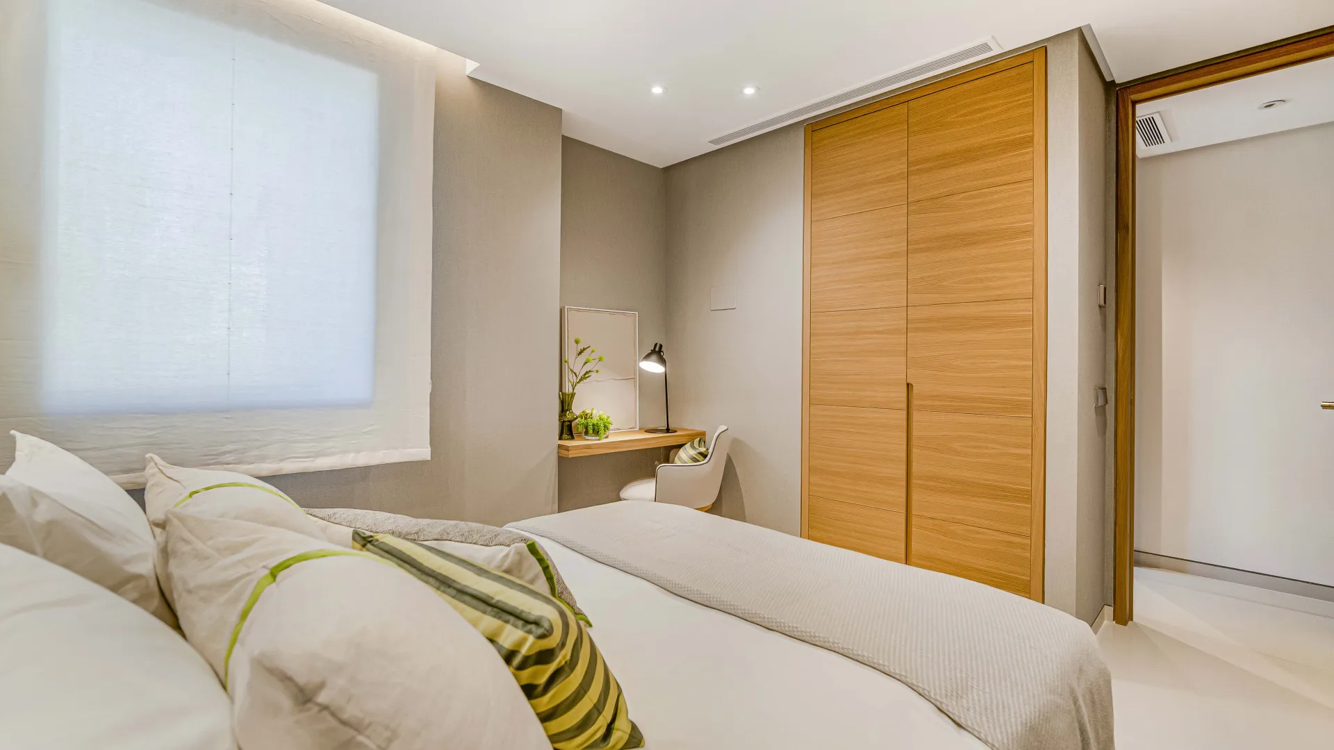 Buy apartment with 4 bedrooms in Gray D'Albion