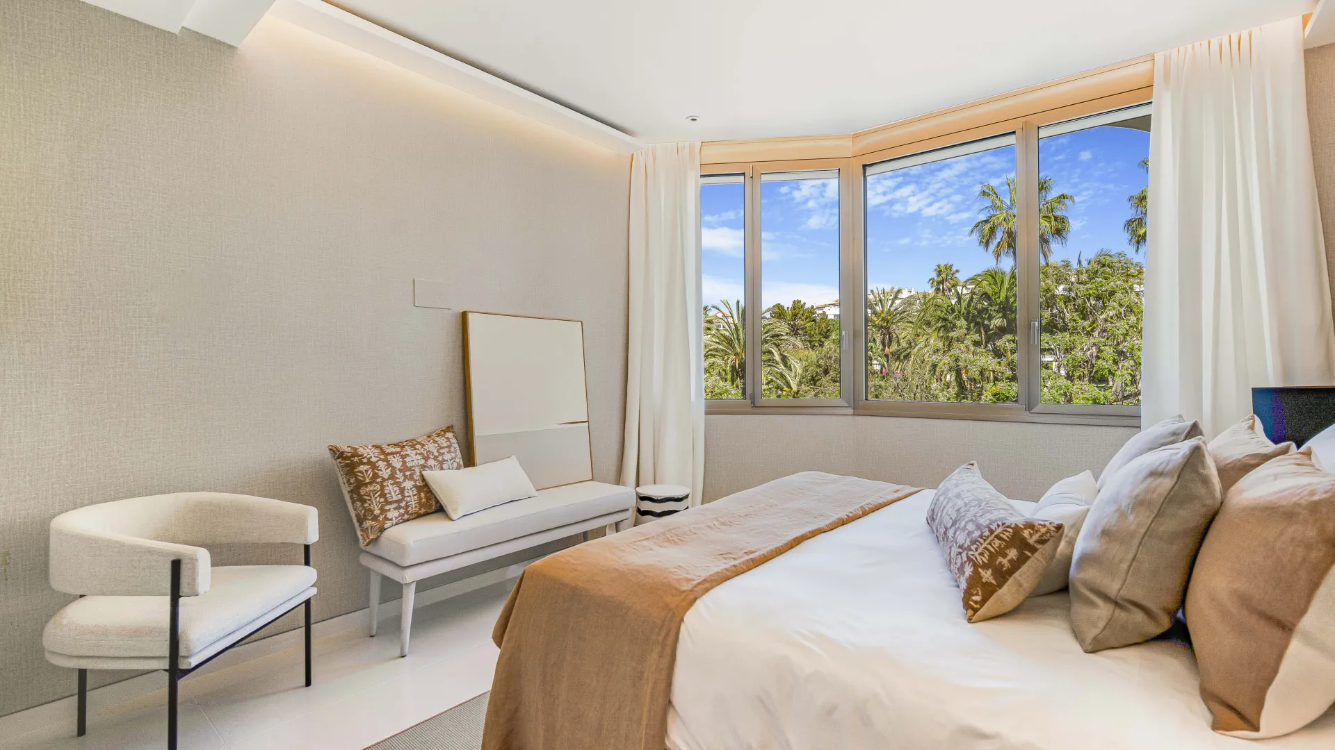 Buy apartment with 4 bedrooms in Gray D'Albion