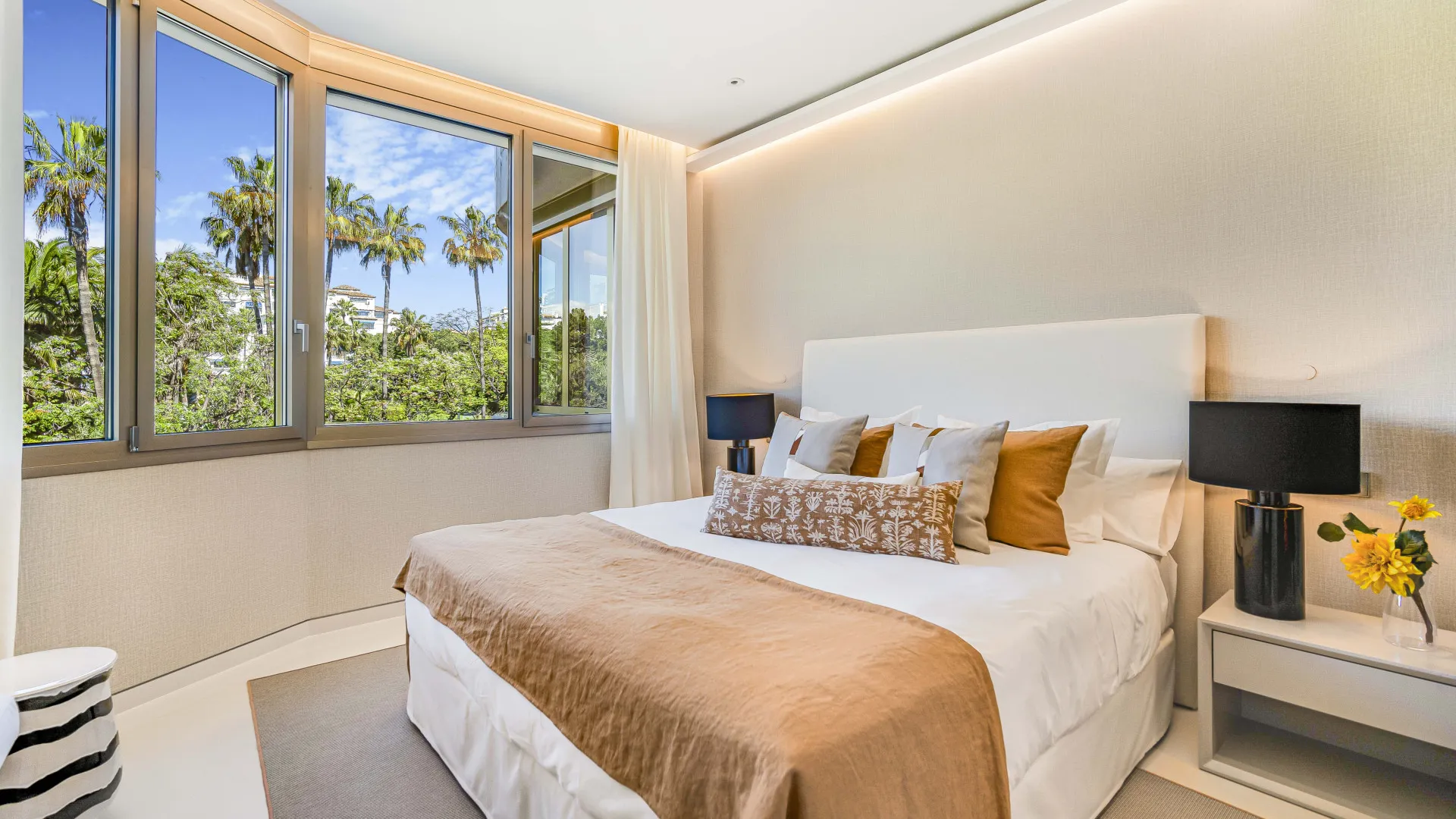 Buy apartment with 4 bedrooms in Gray D'Albion