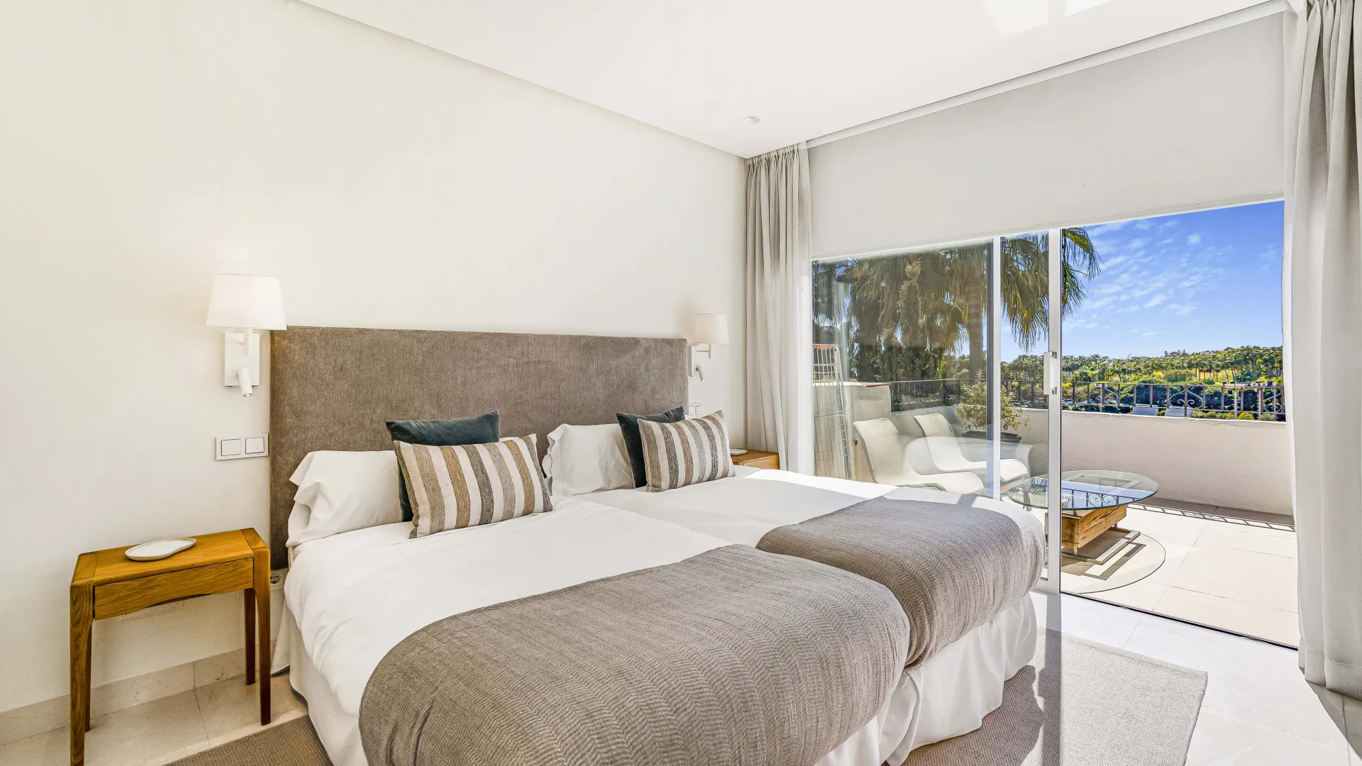 Atico duplex en venta en Marina Puente Romano