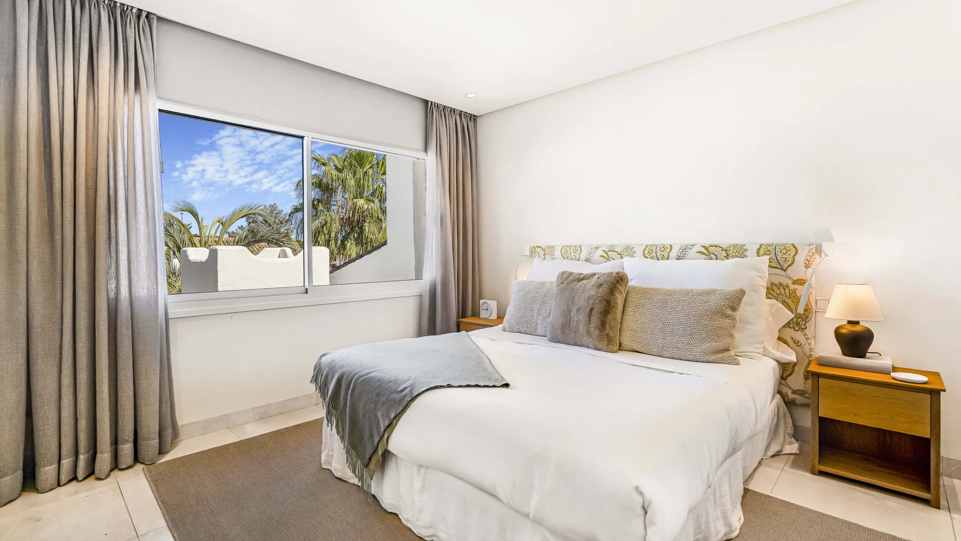 Atico duplex en venta en Marina Puente Romano