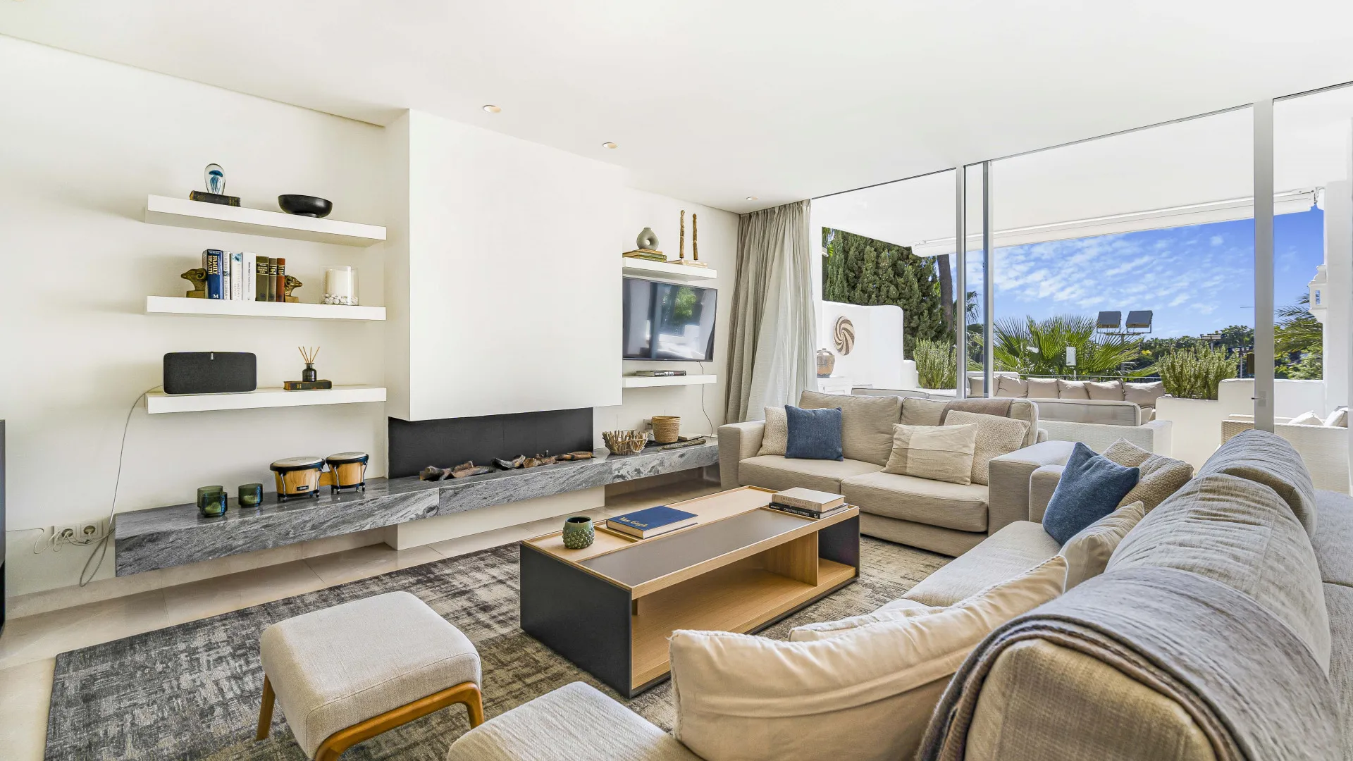 Atico duplex en venta en Marina Puente Romano