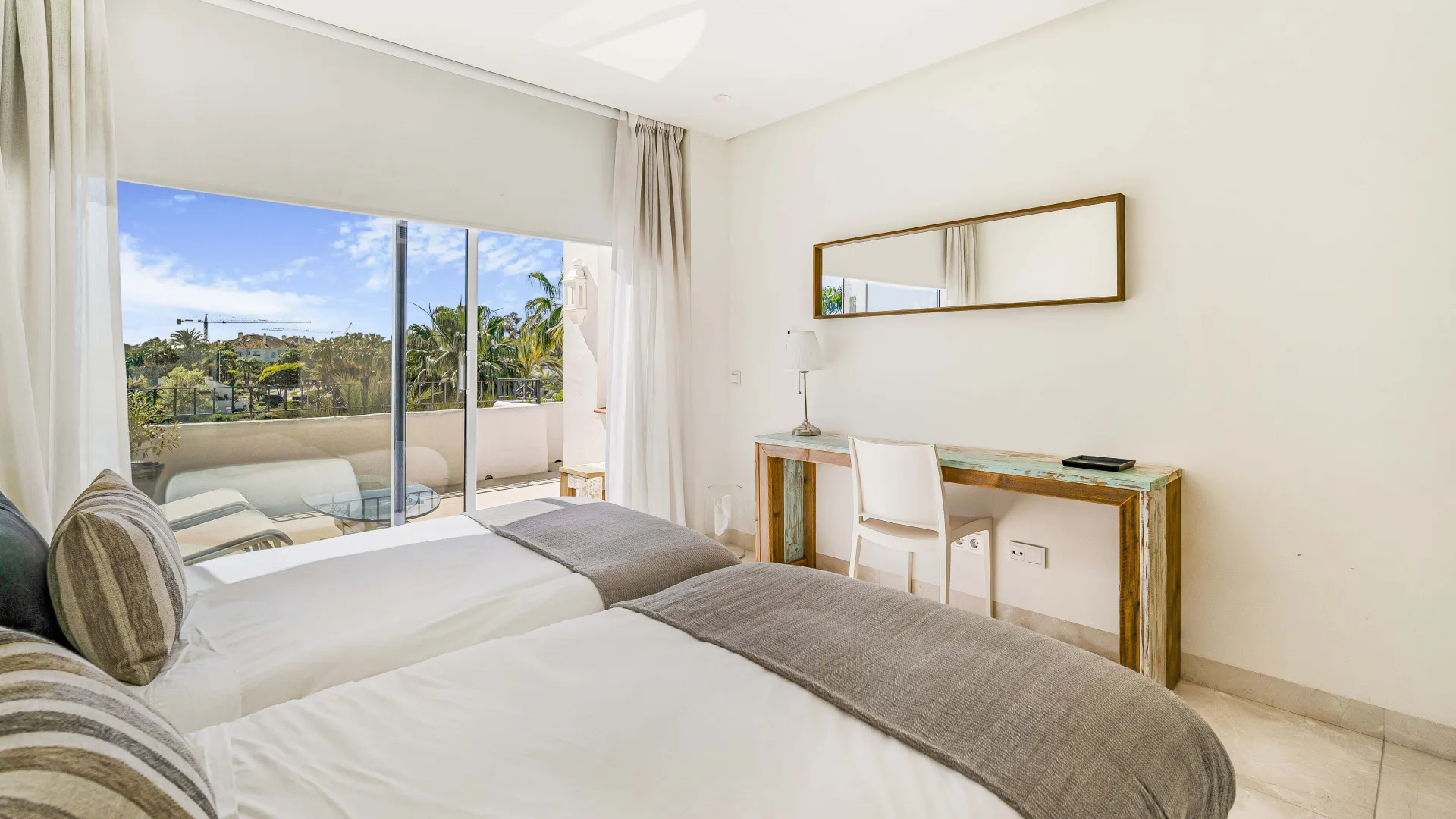 Atico duplex en venta en Marina Puente Romano