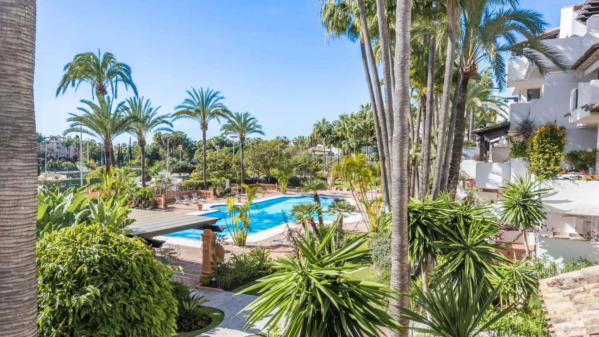 Atico duplex en venta en Marina Puente Romano