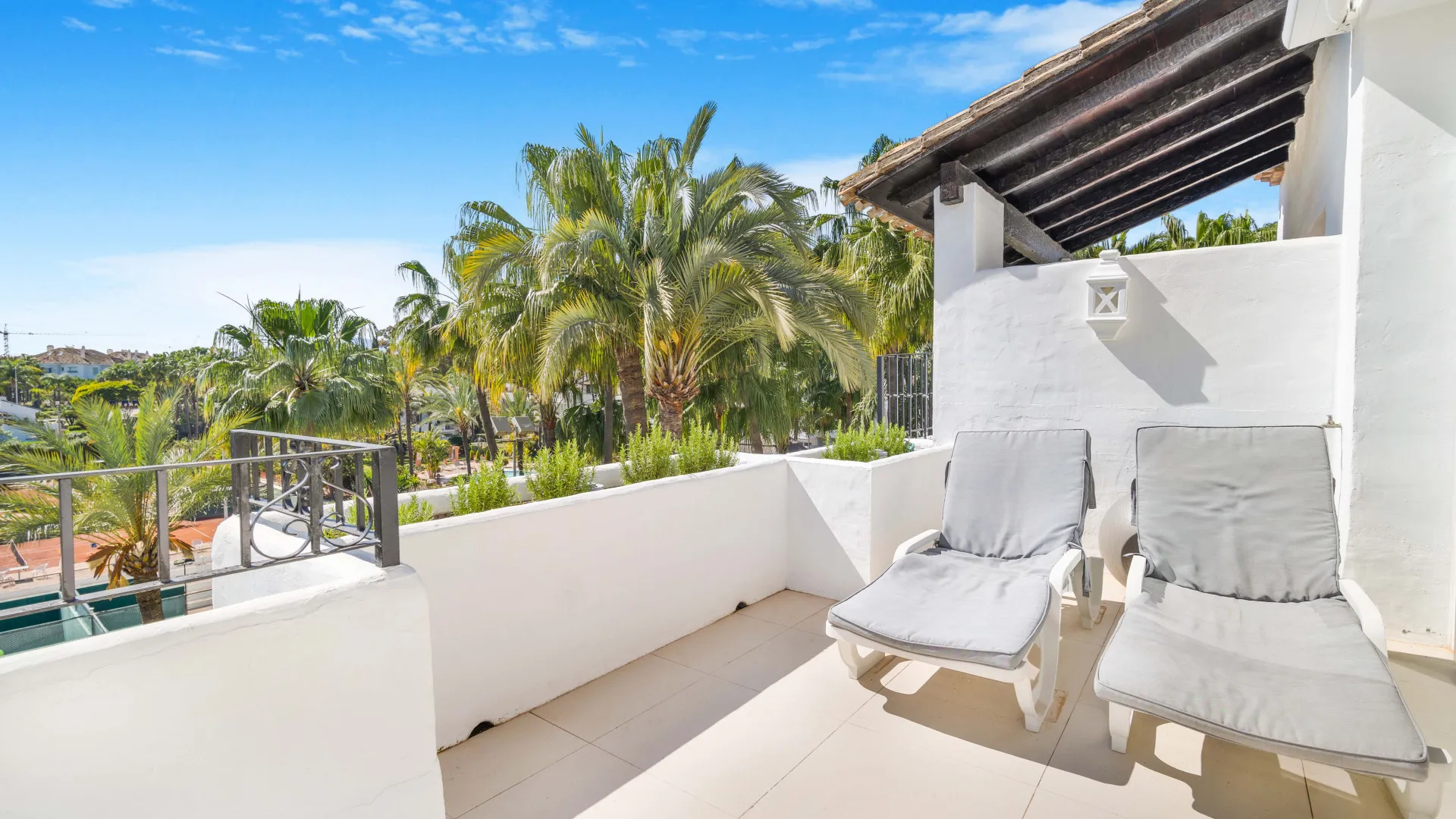 Atico duplex en venta en Marina Puente Romano