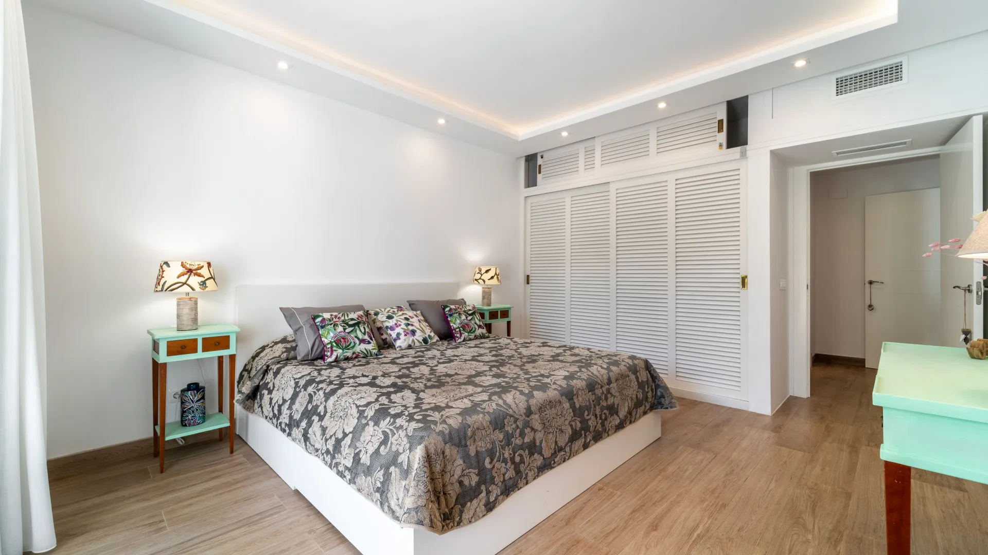 Ground floor apartment with 2 bedrooms for sale in Puente Romano II