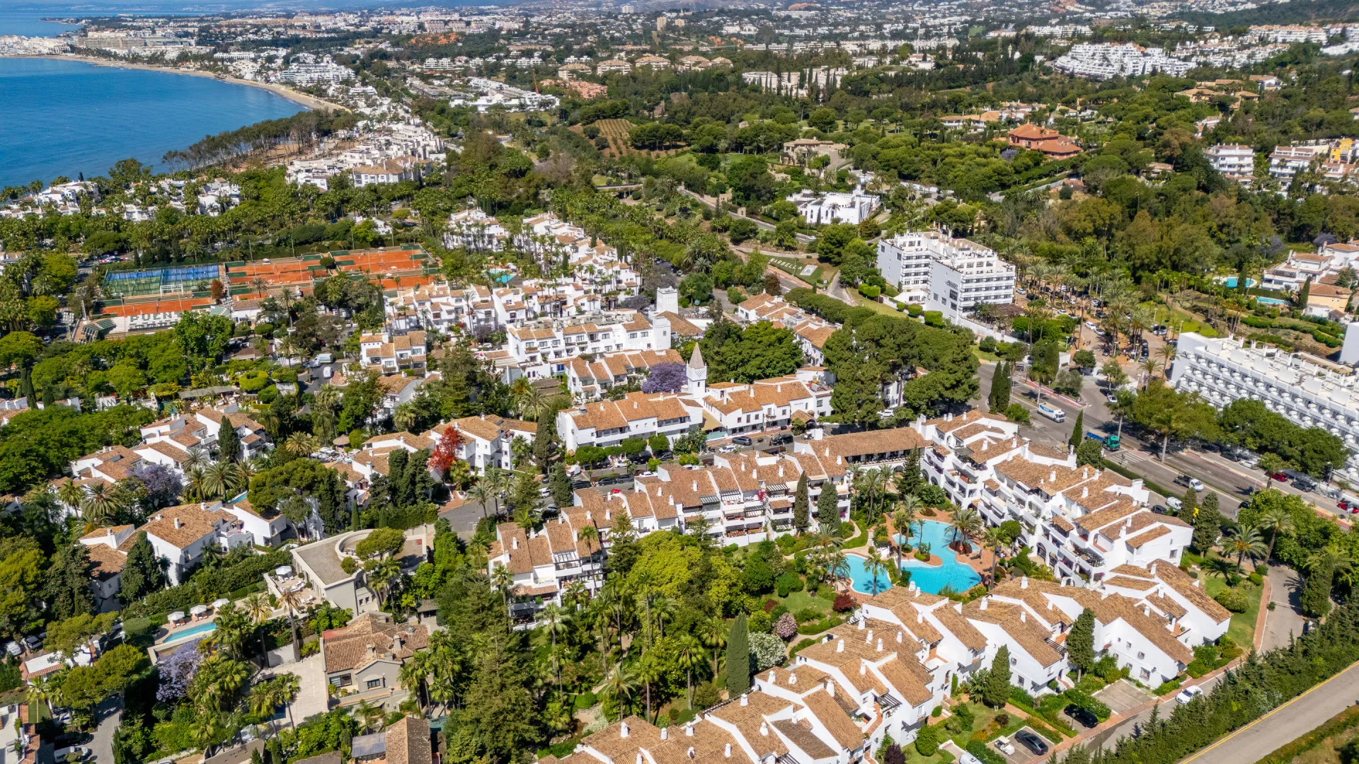 Ground floor apartment with 2 bedrooms for sale in Puente Romano II
