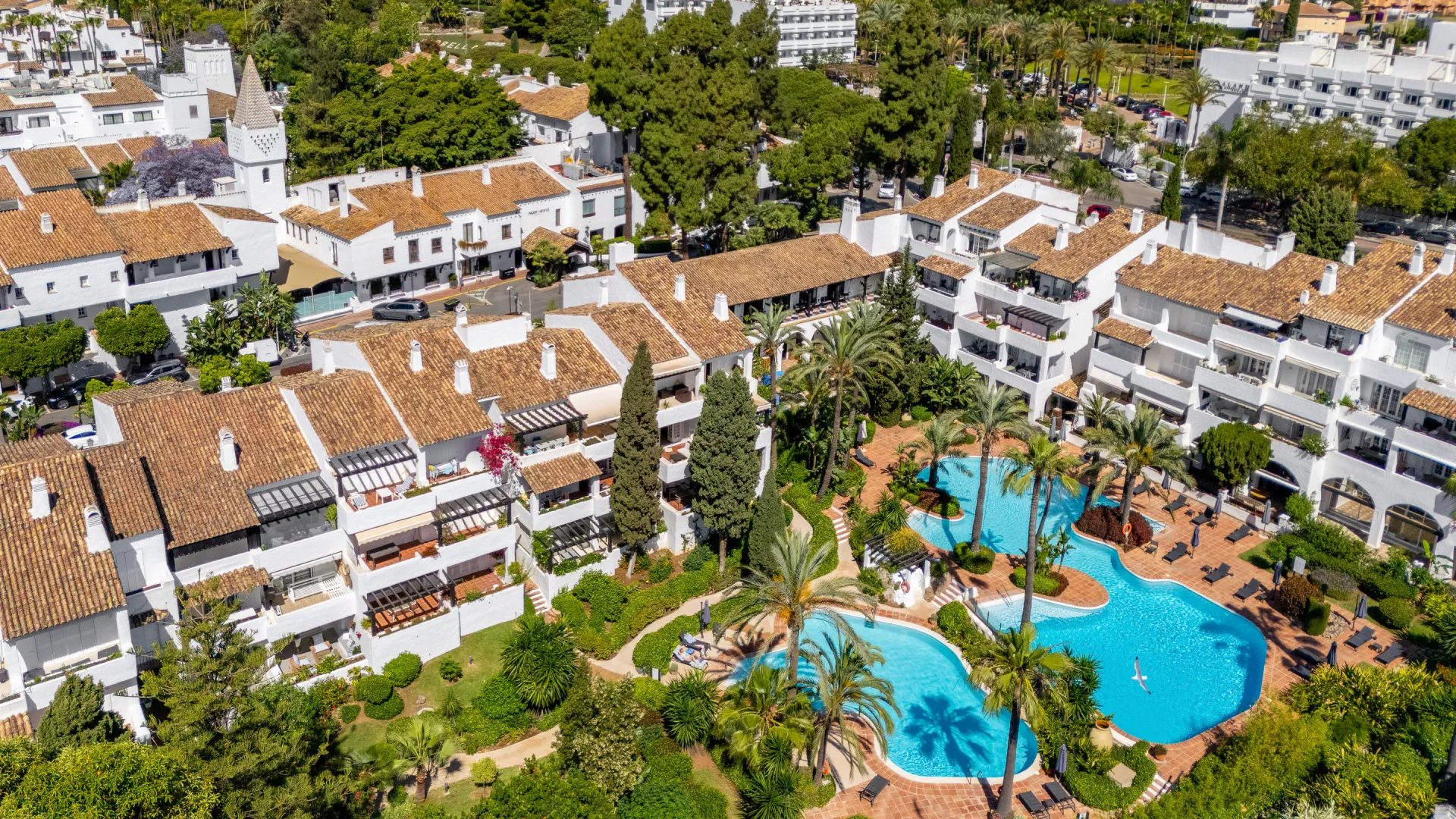 Ground floor apartment with 2 bedrooms for sale in Puente Romano II