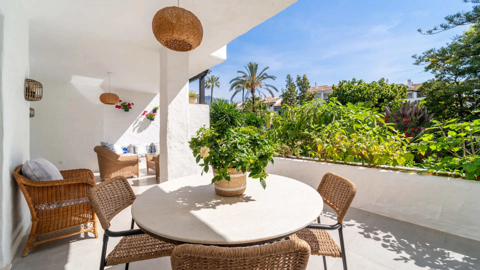 Ground floor apartment with 2 bedrooms for sale in Puente Romano II