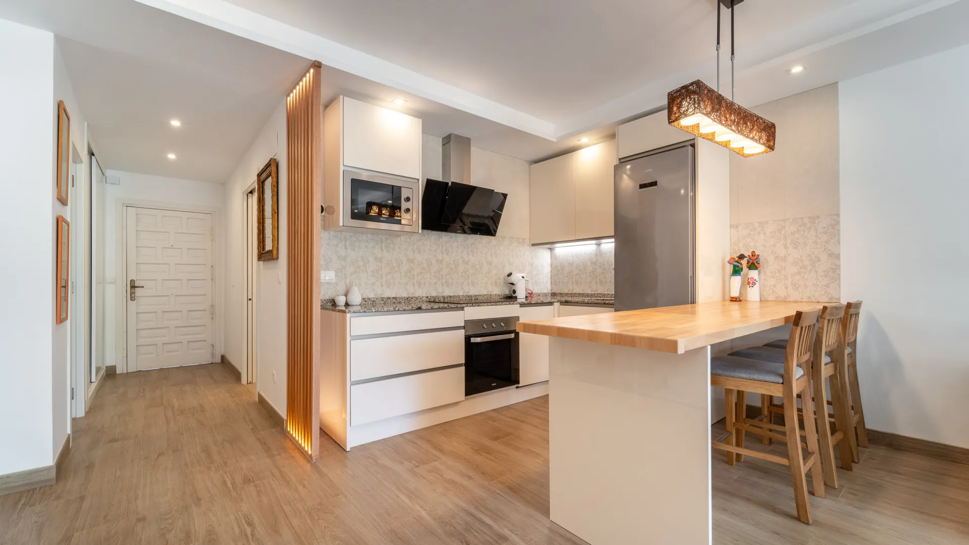 Ground floor apartment with 2 bedrooms for sale in Puente Romano II