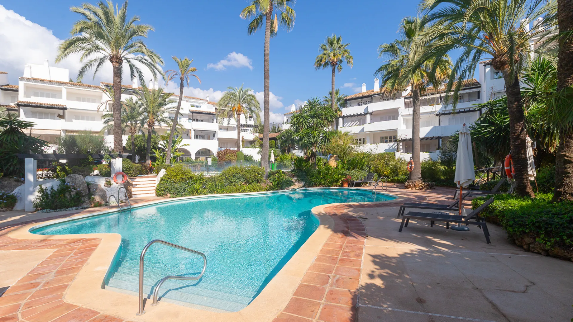 Ground floor apartment with 2 bedrooms for sale in Puente Romano II