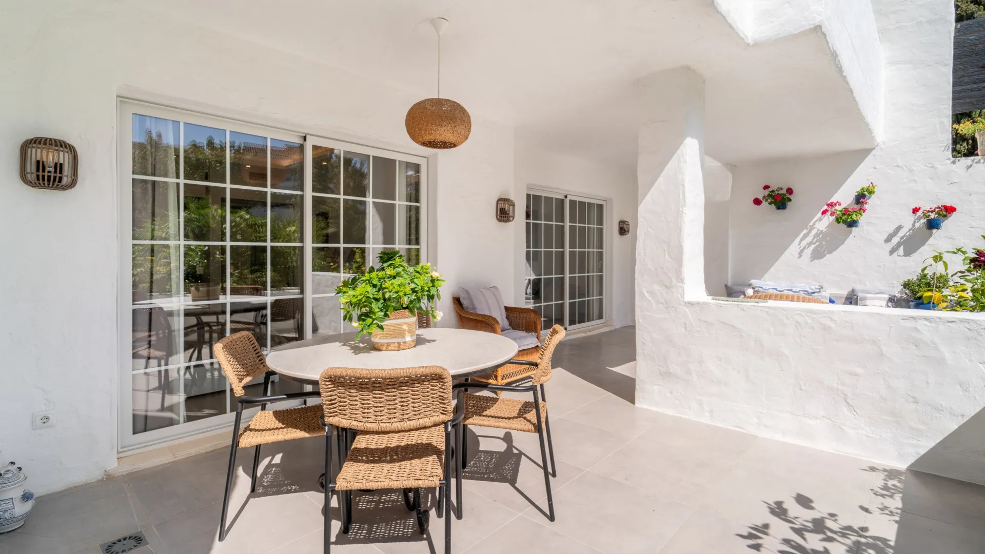 Ground floor apartment with 2 bedrooms for sale in Puente Romano II
