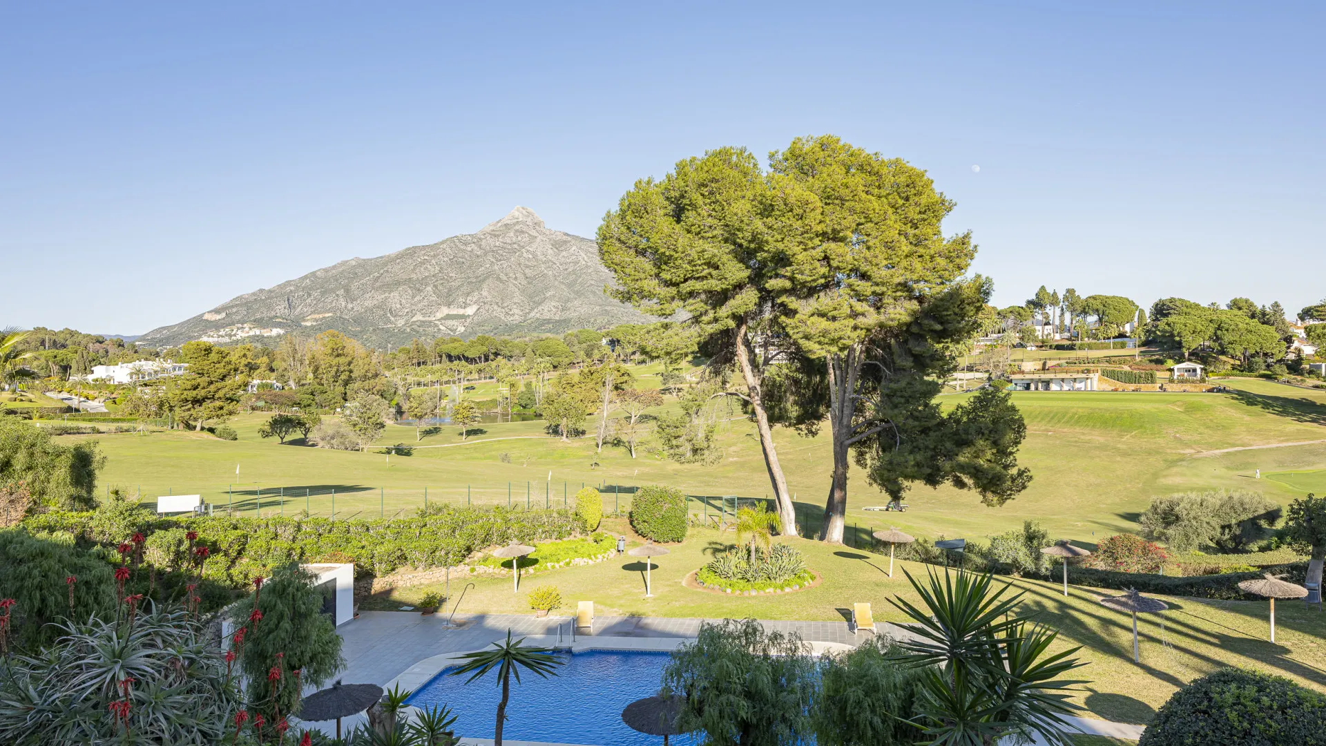 Nueva Andalucia, adosado a la venta con 3 dormitorios