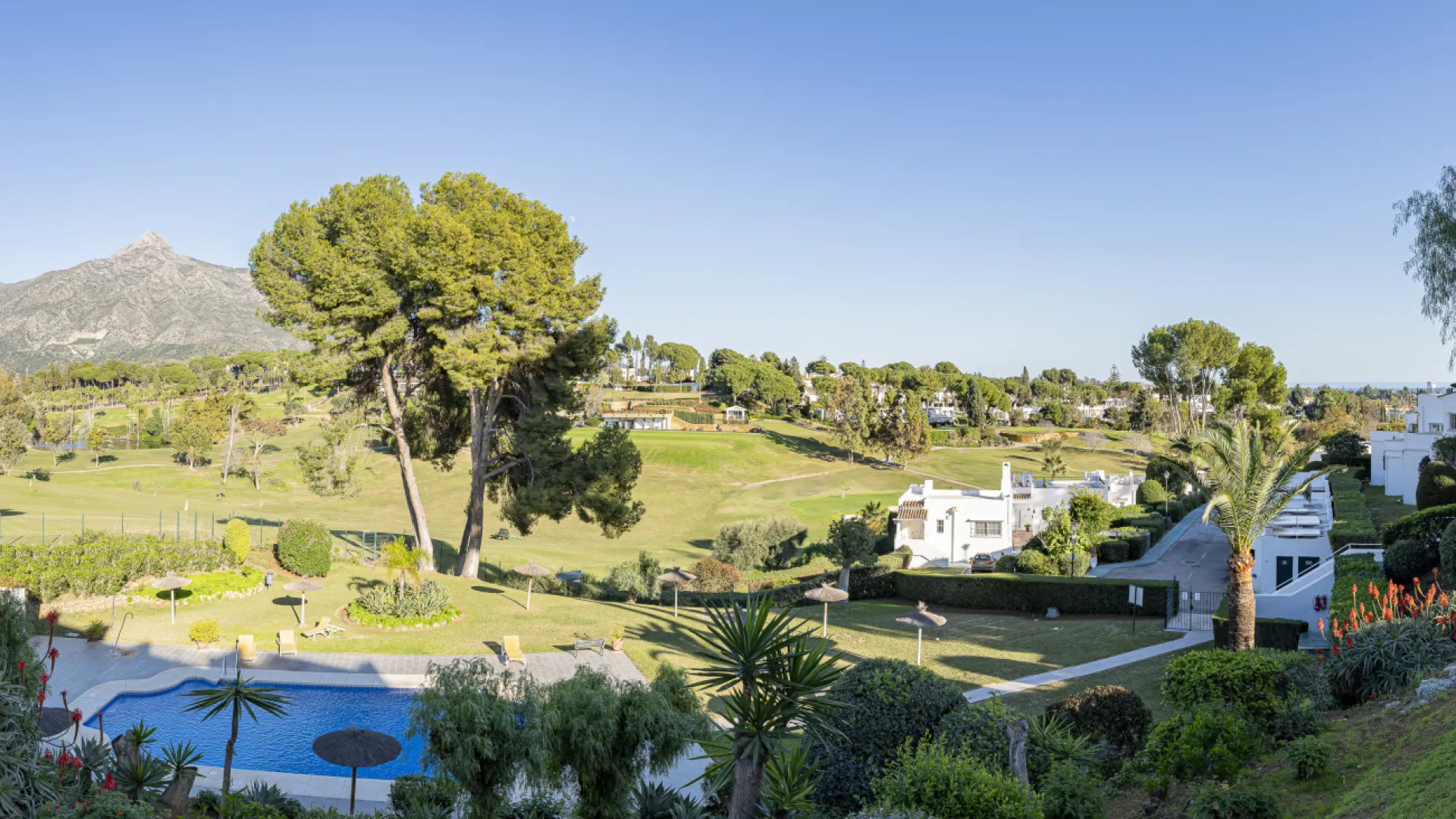 Nueva Andalucia, adosado a la venta con 3 dormitorios