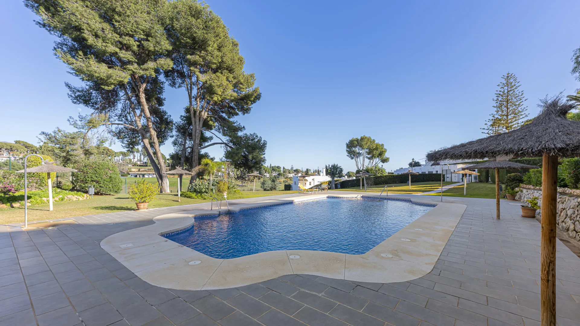 Nueva Andalucia, adosado a la venta con 3 dormitorios