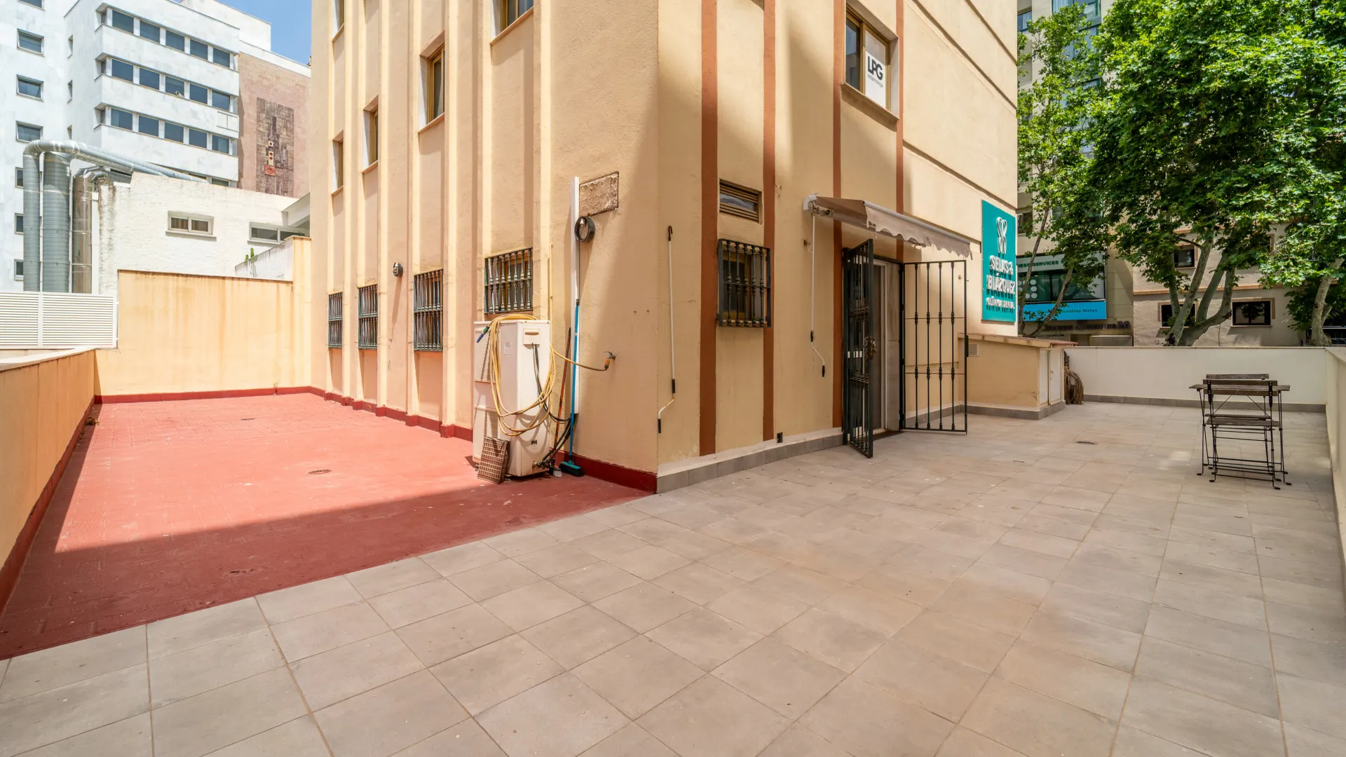 Commercial premises with 4 bedrooms for sale in Marbella Centro