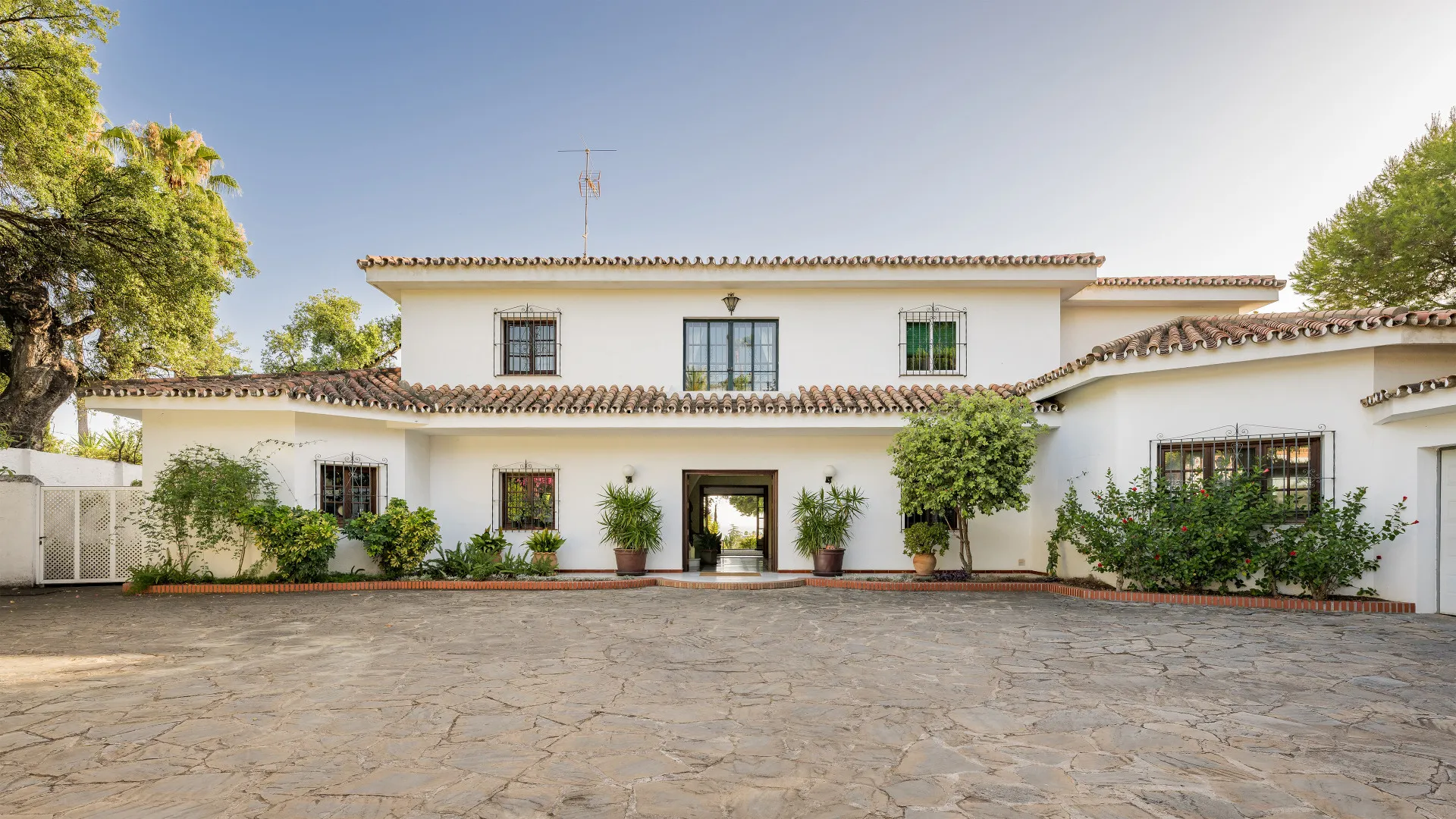Marbella Golden Mile 4 bedrooms villa for sale