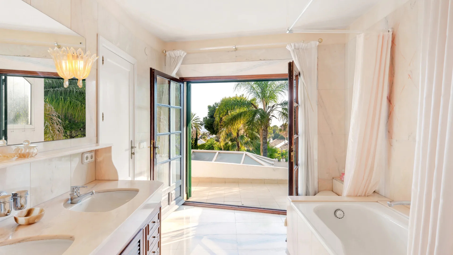 Marbella Golden Mile 4 bedrooms villa for sale