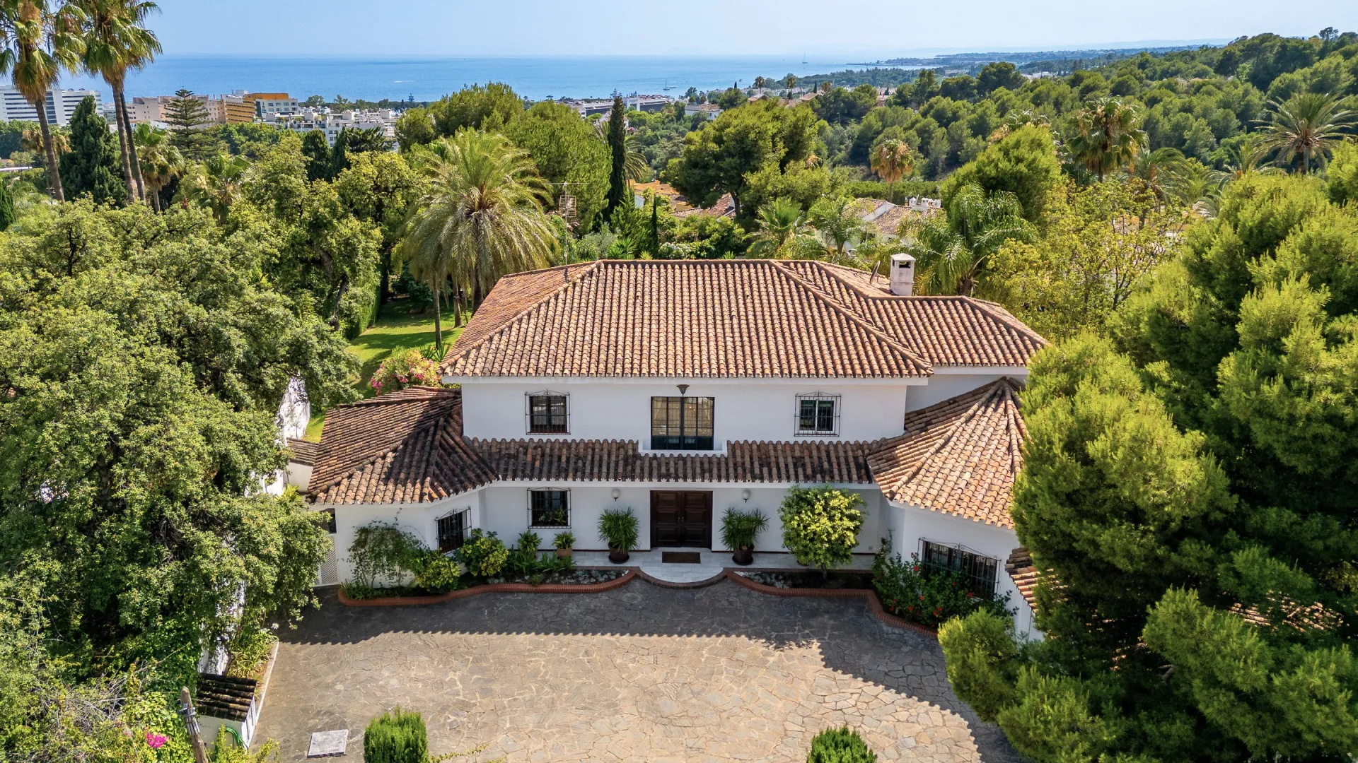 Marbella Golden Mile 4 bedrooms villa for sale