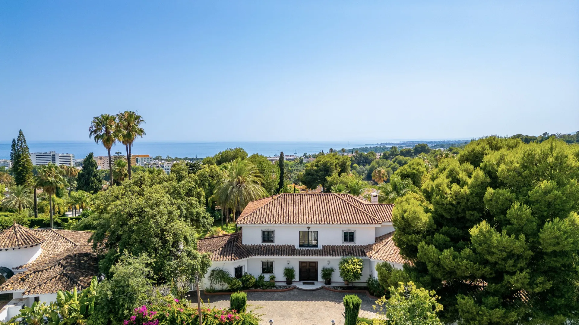 Marbella Golden Mile 4 bedrooms villa for sale