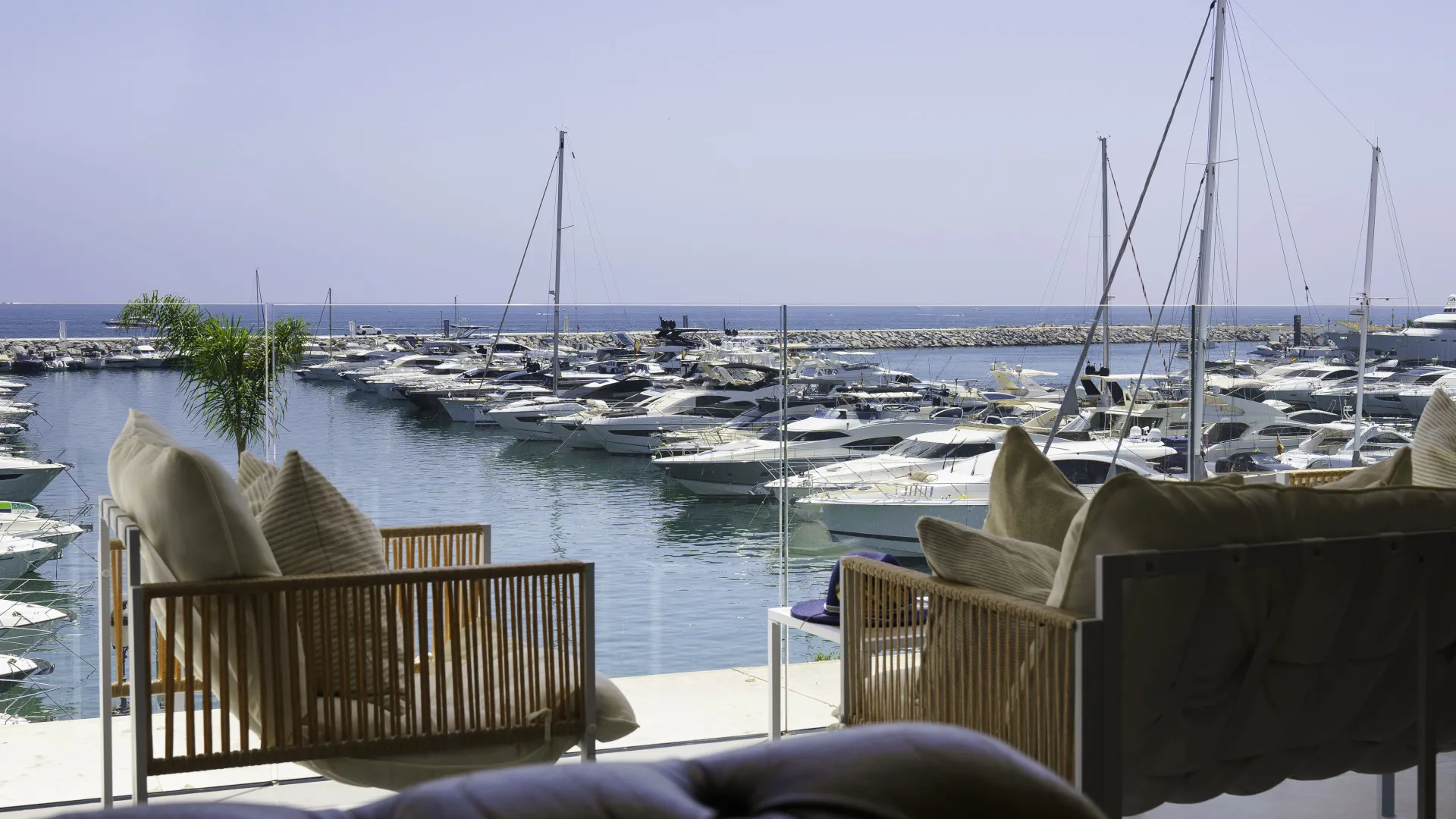 Se vende apartamento con 2 dormitorios en Marbella - Puerto Banus