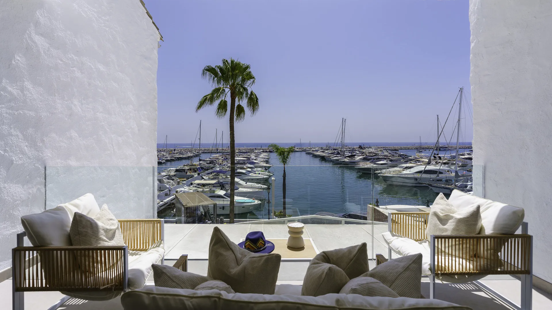 Se vende apartamento con 2 dormitorios en Marbella - Puerto Banus