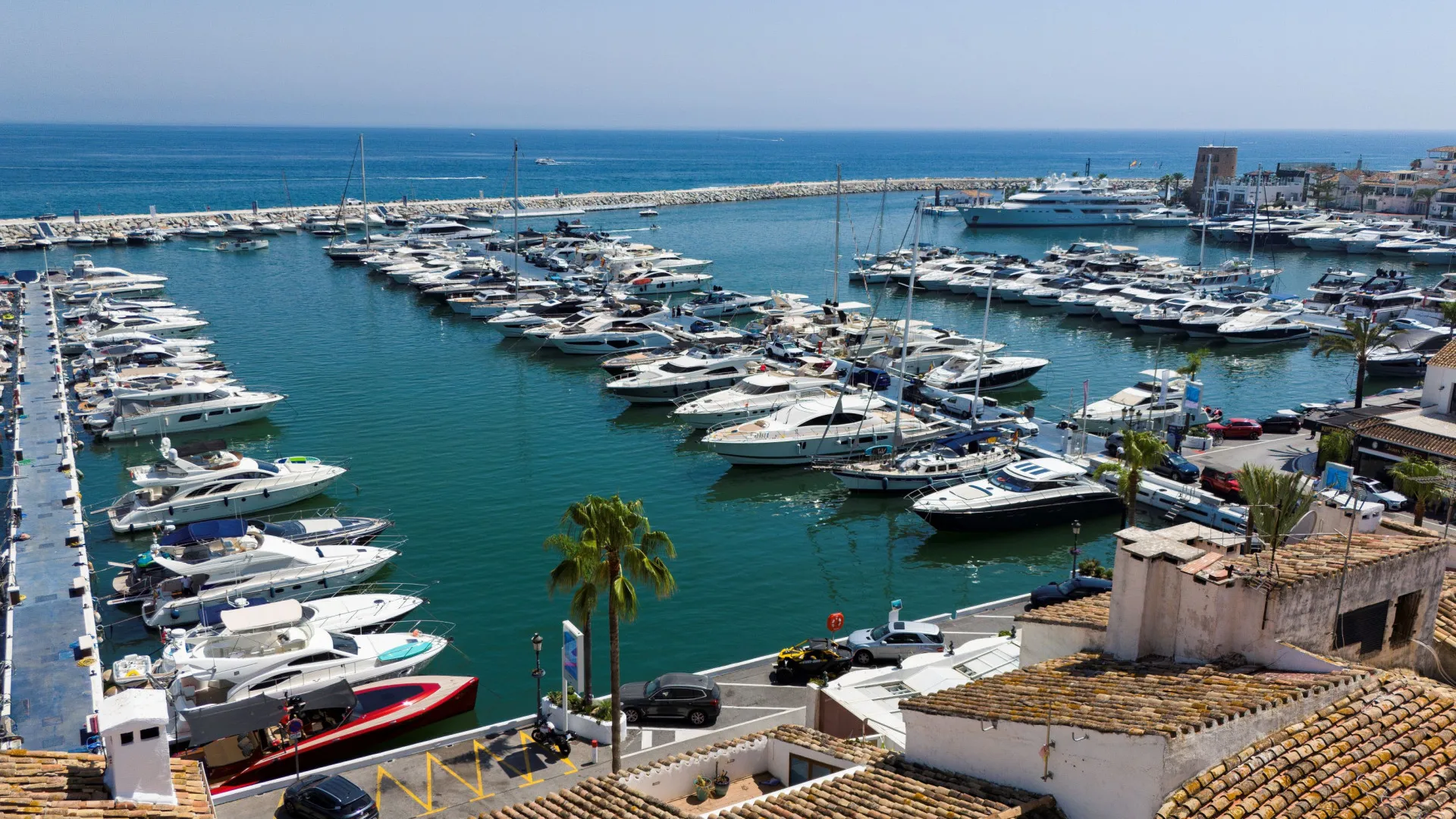 Se vende apartamento con 2 dormitorios en Marbella - Puerto Banus